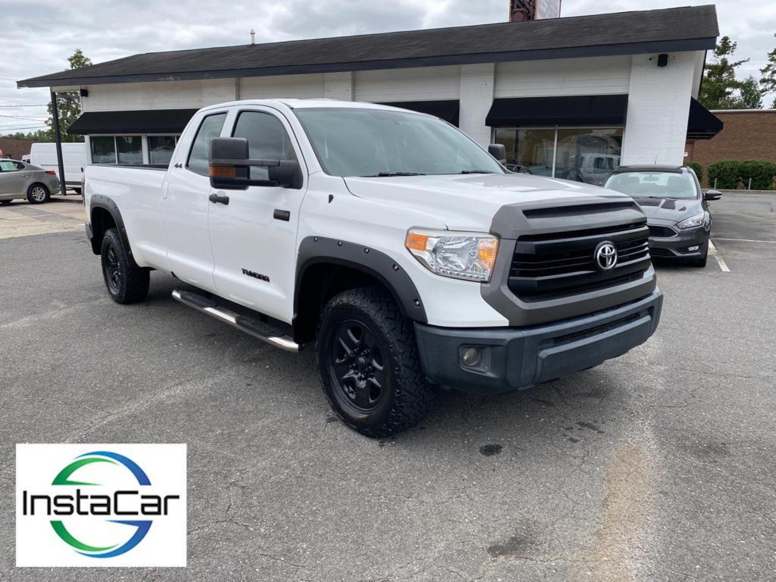 2016 Super White /Graphite Toyota Tundra SR (5TFCW5F19GX) with an V8, 5.7L engine, 6-speed automatic transmission, located at 3147 E Independence Blvd, Charlotte, NC, 28205, 35.200268, -80.773651 - <b>Equipment</b><br>with XM/Sirus Satellite Radio you are no longer restricted by poor quality local radio stations while driving this vehicle. Anywhere on the planet, you will have hundreds of digital stations to choose from. Protect this 2016 Toyota Tundra from unwanted accidents with a cutting - Photo #6