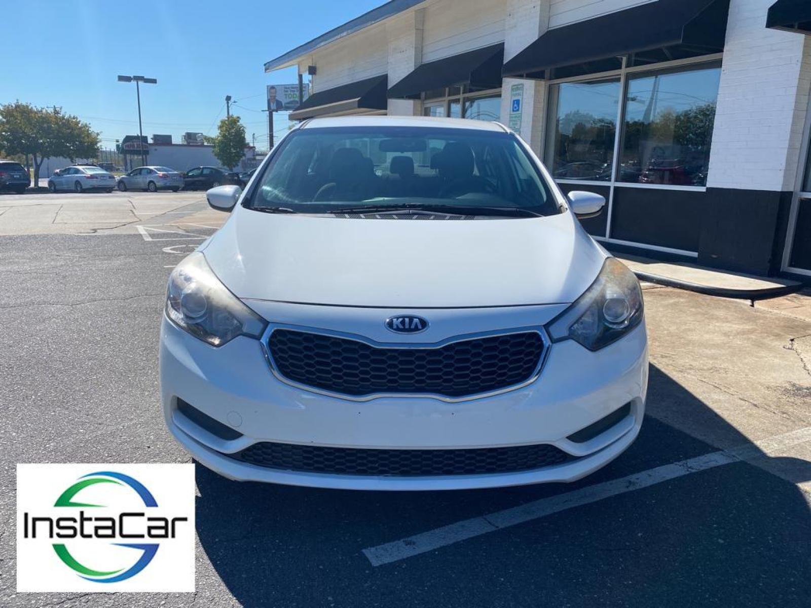 2016 Clear White /Black Kia Forte LX (KNAFK4A65G5) with an 1.8 liter 4 Cylinder Engine engine, 6-Speed Automatic transmission, located at 3147 E Independence Blvd, Charlotte, NC, 28205, 35.200268, -80.773651 - Photo #4