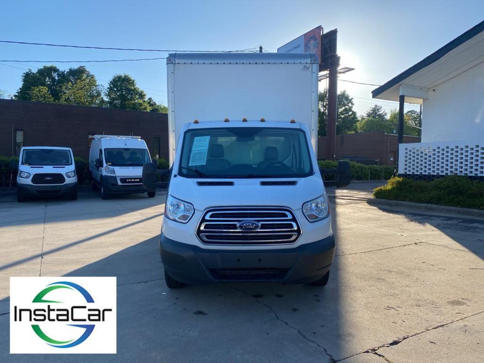 2018 Oxford White /Pewter Ford Transit Chassis Cab Base w/10,360 lb. GVWR (1FDRS8ZV6JK) with an L5, 3.2L engine, 6-speed automatic transmission, located at 3147 E Independence Blvd, Charlotte, NC, 28205, 35.200268, -80.773651 - <b>Equipment</b><br>This 2018 Ford Transit Chassis Cab T-350HD has a L5, 3.2L high output engine. It is outfitted with a Powerstroke diesel engine This model is rear wheel drive. Set the temperature exactly where you are most comfortable in this Ford Transit Chassis Cab. The fan speed and temperatur - Photo #7