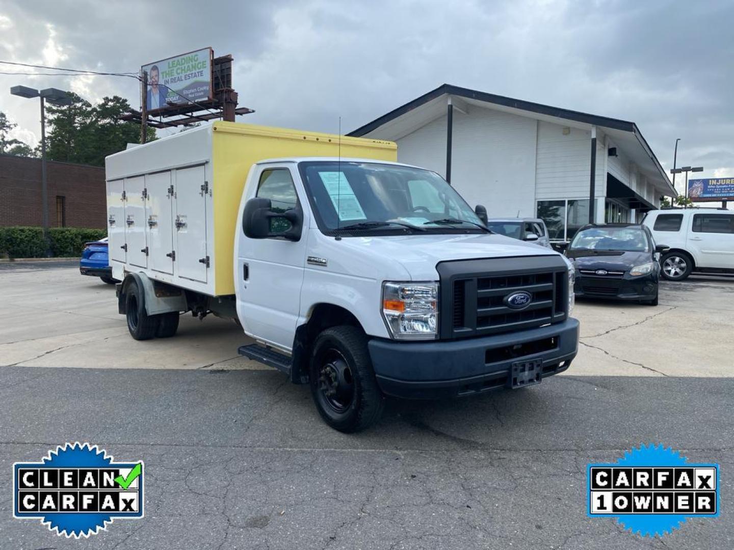 2017 Oxford White /Medium Flint Ford E-450 Super Duty Base (1FDXE4FSXHD) with an V10, 6.8L (415 CID) engine, 6-speed automatic transmission, located at 6520 E. Independence Blvd., Charlotte, NC, 28212, 35.146019, -80.723465 - <b>Equipment</b><br>Our dealership has already run the CARFAX report and it is clean. A clean CARFAX is a great asset for resale value in the future. This vehicle is a certified CARFAX 1-owner. This model is rear wheel drive. Set the temperature exactly where you are most comfortable in it. The fan - Photo#5