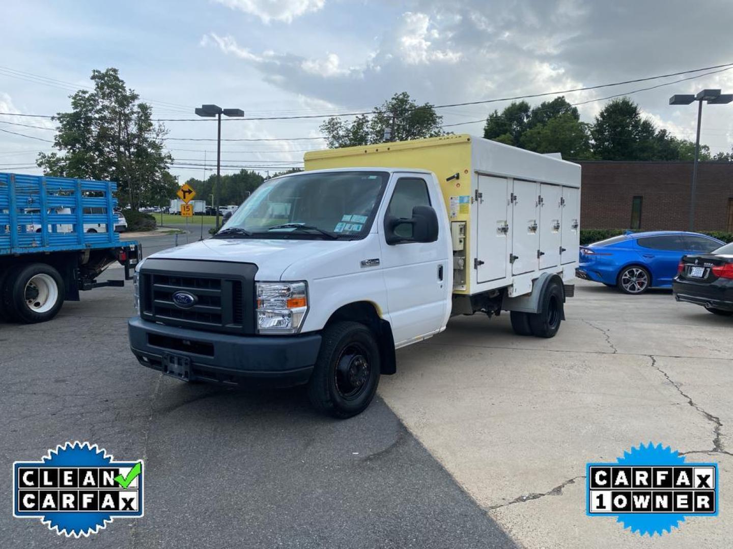 2017 Oxford White /Medium Flint Ford E-450 Super Duty Base (1FDXE4FSXHD) with an V10, 6.8L (415 CID) engine, 6-speed automatic transmission, located at 6520 E. Independence Blvd., Charlotte, NC, 28212, 35.146019, -80.723465 - <b>Equipment</b><br>Our dealership has already run the CARFAX report and it is clean. A clean CARFAX is a great asset for resale value in the future. This vehicle is a certified CARFAX 1-owner. This model is rear wheel drive. Set the temperature exactly where you are most comfortable in it. The fan - Photo#7