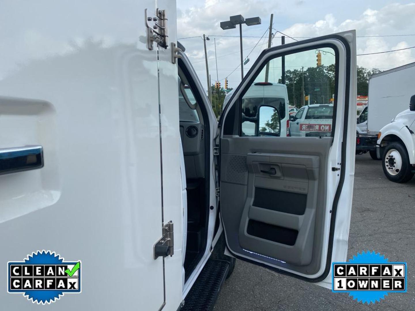2017 Oxford White /Medium Flint Ford E-450 Super Duty Base (1FDXE4FSXHD) with an V10, 6.8L (415 CID) engine, 6-speed automatic transmission, located at 6520 E. Independence Blvd., Charlotte, NC, 28212, 35.146019, -80.723465 - <b>Equipment</b><br>Our dealership has already run the CARFAX report and it is clean. A clean CARFAX is a great asset for resale value in the future. This vehicle is a certified CARFAX 1-owner. This model is rear wheel drive. Set the temperature exactly where you are most comfortable in it. The fan - Photo#18
