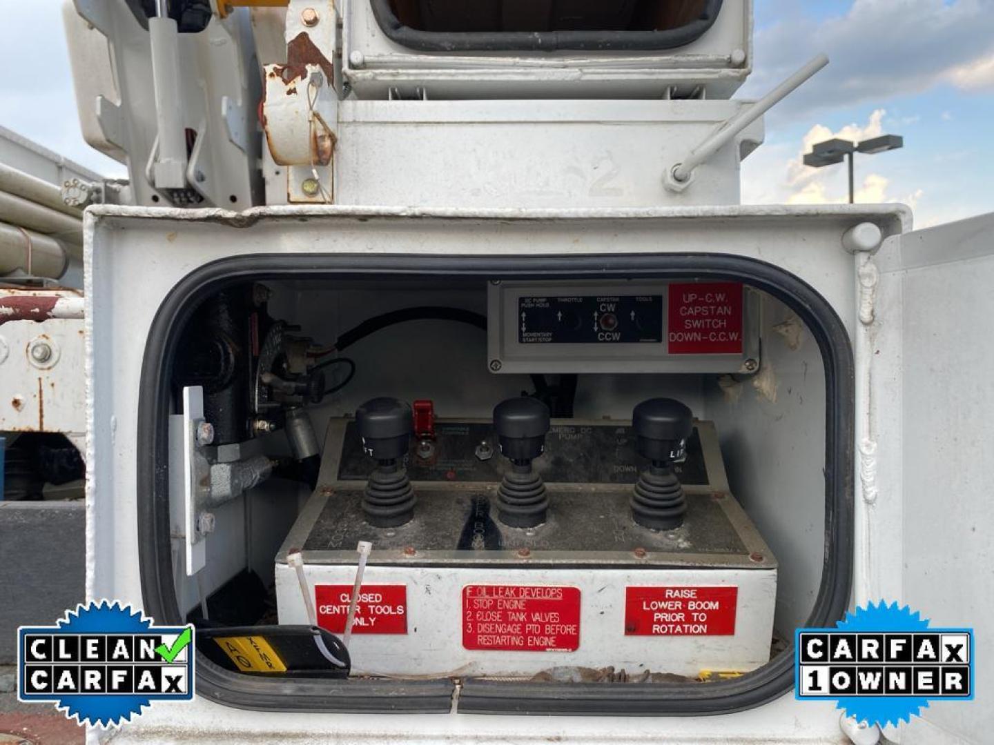 2016 WHITE International WorkStar 7400 (1HTWCSTR7GH) with an L6, 9.3L (570 CID) engine, Automatic transmission, located at 6520 E. Independence Blvd., Charlotte, NC, 28212, 35.146019, -80.723465 - Discover the robust and reliable 2016 International WorkStar 7400 SA625, a versatile workhorse ready to meet your demanding job site needs. With only 34,258 miles, this vehicle remains in excellent condition, showcasing its durability and longevity. Powered by a formidable L6, 9.3L (570 CID) engine, - Photo#5