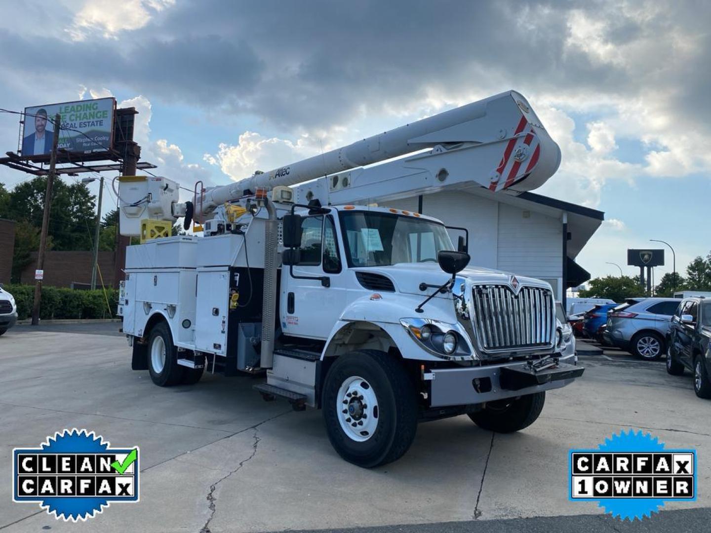 2016 WHITE International WorkStar 7400 (1HTWCSTR7GH) with an L6, 9.3L (570 CID) engine, Automatic transmission, located at 6520 E. Independence Blvd., Charlotte, NC, 28212, 35.146019, -80.723465 - Discover the robust and reliable 2016 International WorkStar 7400 SA625, a versatile workhorse ready to meet your demanding job site needs. With only 34,258 miles, this vehicle remains in excellent condition, showcasing its durability and longevity. Powered by a formidable L6, 9.3L (570 CID) engine, - Photo#8