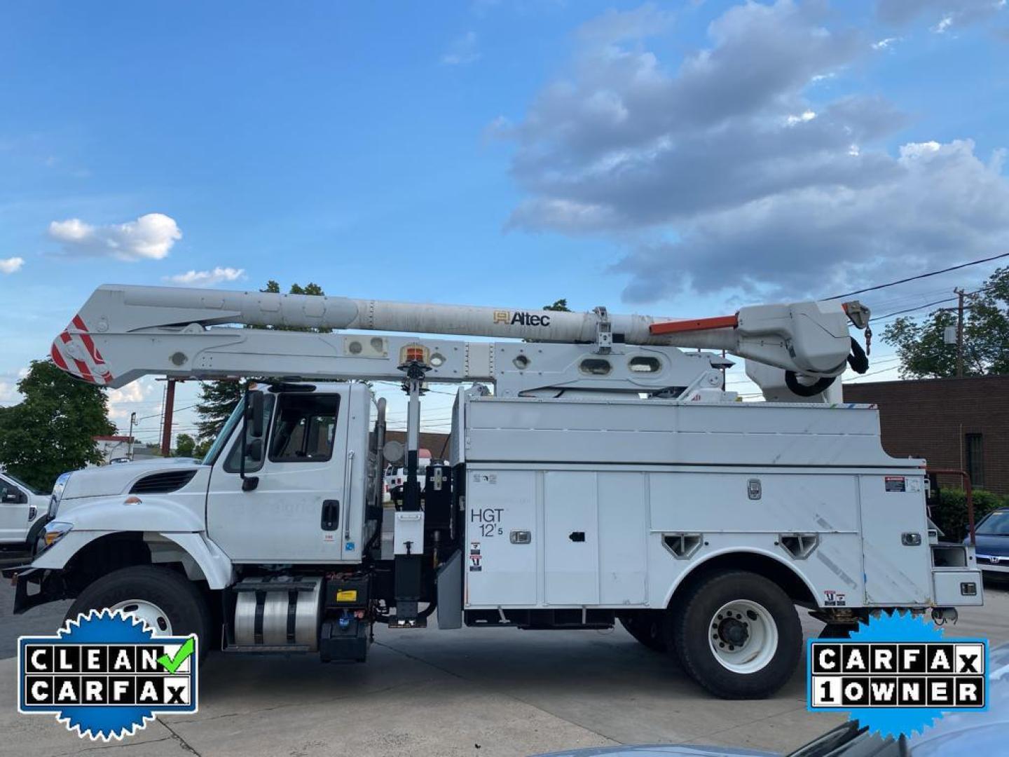 2016 WHITE International WorkStar 7400 (1HTWCSTR7GH) with an L6, 9.3L (570 CID) engine, Automatic transmission, located at 6520 E. Independence Blvd., Charlotte, NC, 28212, 35.146019, -80.723465 - Discover the robust and reliable 2016 International WorkStar 7400 SA625, a versatile workhorse ready to meet your demanding job site needs. With only 34,258 miles, this vehicle remains in excellent condition, showcasing its durability and longevity. Powered by a formidable L6, 9.3L (570 CID) engine, - Photo#11