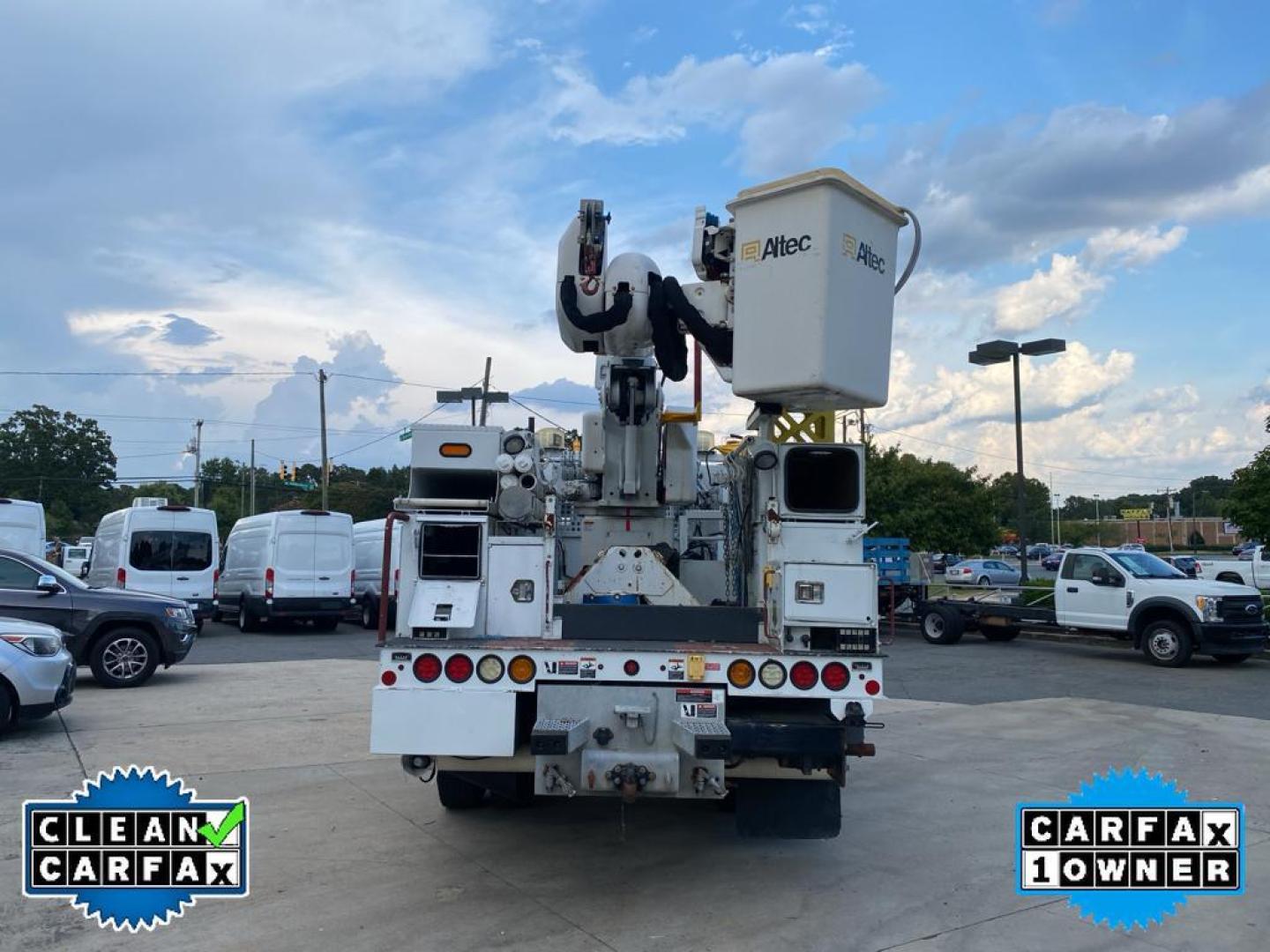 2016 WHITE International WorkStar 7400 (1HTWCSTR7GH) with an L6, 9.3L (570 CID) engine, Automatic transmission, located at 6520 E. Independence Blvd., Charlotte, NC, 28212, 35.146019, -80.723465 - Discover the robust and reliable 2016 International WorkStar 7400 SA625, a versatile workhorse ready to meet your demanding job site needs. With only 34,258 miles, this vehicle remains in excellent condition, showcasing its durability and longevity. Powered by a formidable L6, 9.3L (570 CID) engine, - Photo#13