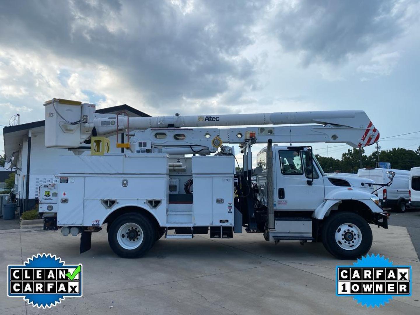 2016 WHITE International WorkStar 7400 (1HTWCSTR7GH) with an L6, 9.3L (570 CID) engine, Automatic transmission, located at 6520 E. Independence Blvd., Charlotte, NC, 28212, 35.146019, -80.723465 - Discover the robust and reliable 2016 International WorkStar 7400 SA625, a versatile workhorse ready to meet your demanding job site needs. With only 34,258 miles, this vehicle remains in excellent condition, showcasing its durability and longevity. Powered by a formidable L6, 9.3L (570 CID) engine, - Photo#15