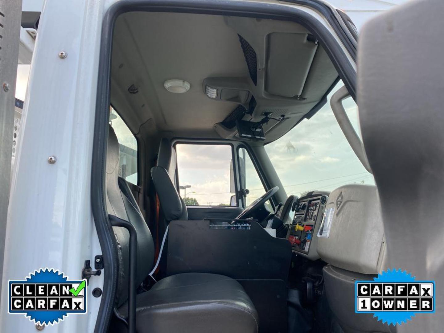 2016 WHITE International WorkStar 7400 (1HTWCSTR7GH) with an L6, 9.3L (570 CID) engine, Automatic transmission, located at 6520 E. Independence Blvd., Charlotte, NC, 28212, 35.146019, -80.723465 - Discover the robust and reliable 2016 International WorkStar 7400 SA625, a versatile workhorse ready to meet your demanding job site needs. With only 34,258 miles, this vehicle remains in excellent condition, showcasing its durability and longevity. Powered by a formidable L6, 9.3L (570 CID) engine, - Photo#23