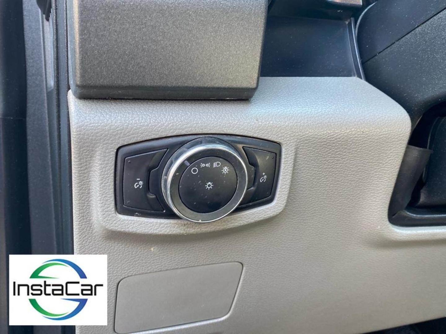 2017 Oxford White /Medium Earth Gray Ford F-550 XL (1FDUF5HT6HE) with an V8, 6.7L engine, 6-speed automatic transmission, located at 3147 E Independence Blvd, Charlotte, NC, 28205, 35.200268, -80.773651 - <b>Equipment</b><br>See what's behind you with the back up camera on this Ford F-550. With the keyless entry system on this 2017 Ford F-550 F Series Super Duty you can pop the trunk without dropping your bags from the store. The vehicle has four wheel drive capabilities. This Ford F-550 has a V8, 6. - Photo#4