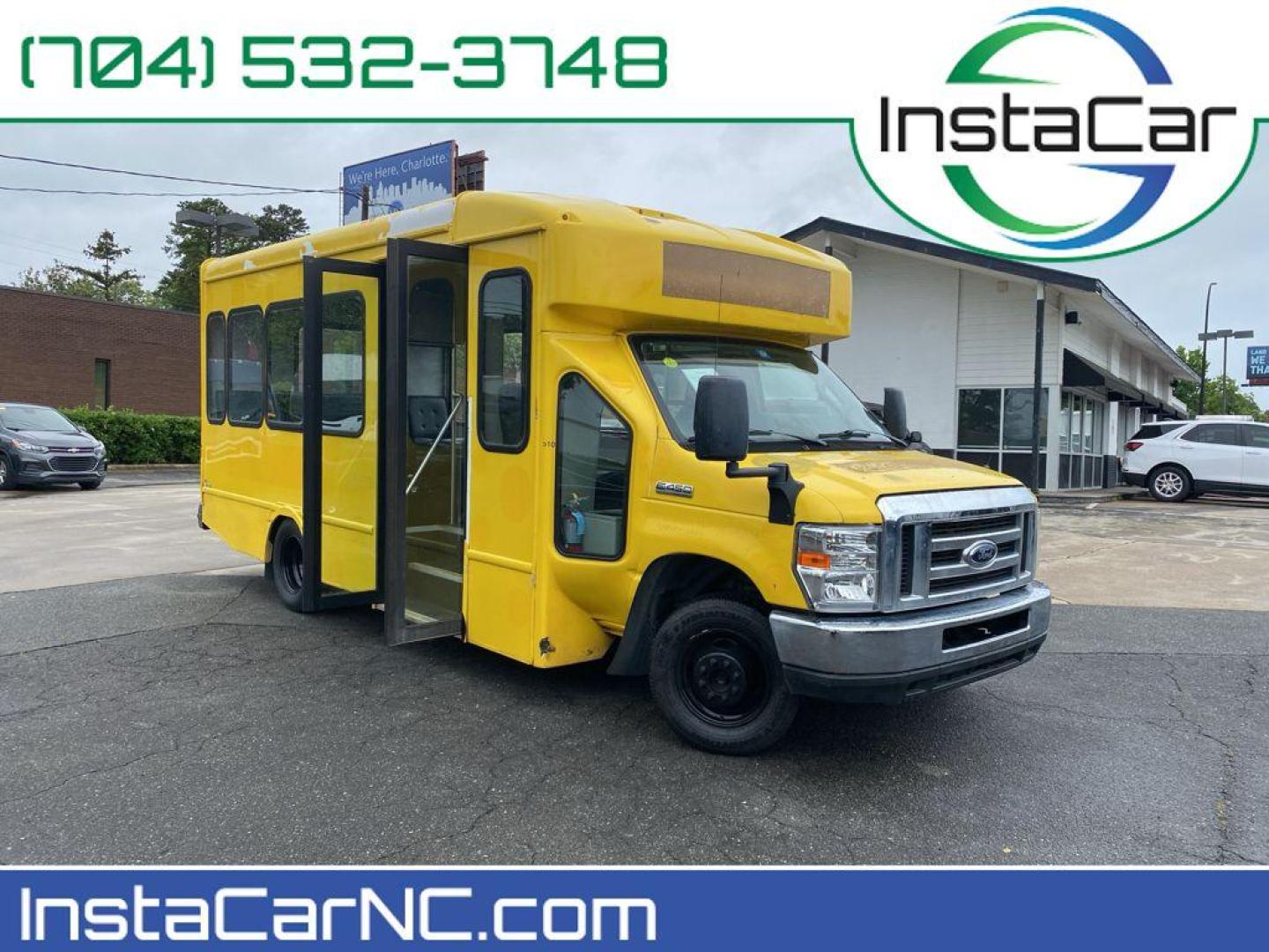 2019 Oxford White /Medium Flint Ford E-450 Super Duty Base (1FDFE4FS8KD) with an V10, 6.8L (415 CID) engine, 6-speed automatic transmission, located at 3147 E Independence Blvd, Charlotte, NC, 28205, 35.200268, -80.773651 - <b>Equipment</b><br>The vehicle shines with clean polished lines coated with an elegant white finish. This 2019 Ford E-450 Super Duty E-Series has a V10, 6.8L (415 CID) high output engine. This unit is rear wheel drive. Maintaining a stable interior temperature in this 1 1/2 ton van is easy with the - Photo#0