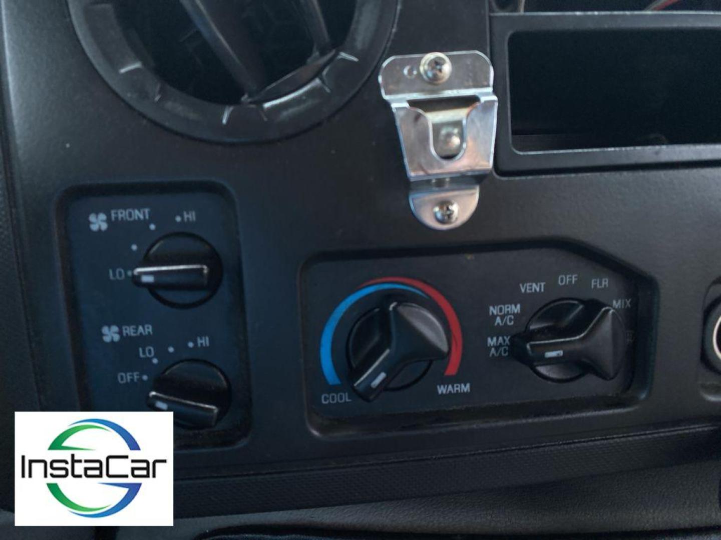 2019 Oxford White /Medium Flint Ford E-450 Super Duty Base (1FDFE4FS8KD) with an V10, 6.8L (415 CID) engine, 6-speed automatic transmission, located at 3147 E Independence Blvd, Charlotte, NC, 28205, 35.200268, -80.773651 - <b>Equipment</b><br>The vehicle shines with clean polished lines coated with an elegant white finish. This 2019 Ford E-450 Super Duty E-Series has a V10, 6.8L (415 CID) high output engine. This unit is rear wheel drive. Maintaining a stable interior temperature in this 1 1/2 ton van is easy with the - Photo#3