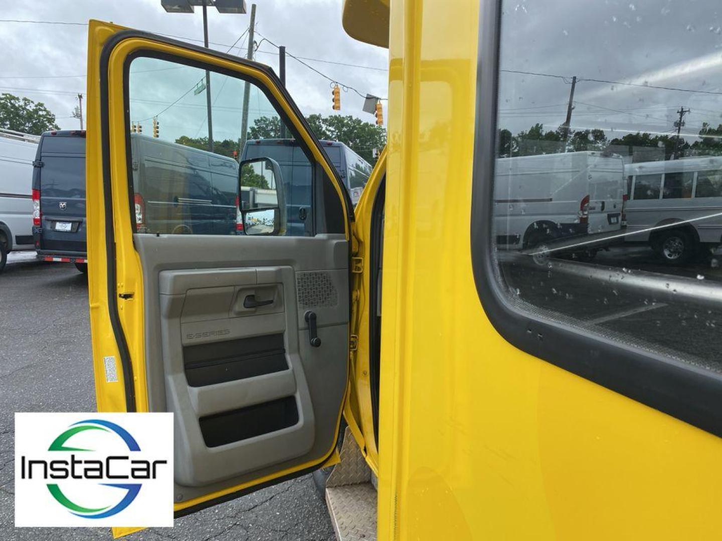 2019 Oxford White /Medium Flint Ford E-450 Super Duty Base (1FDFE4FS8KD) with an V10, 6.8L (415 CID) engine, 6-speed automatic transmission, located at 3147 E Independence Blvd, Charlotte, NC, 28205, 35.200268, -80.773651 - <b>Equipment</b><br>The vehicle shines with clean polished lines coated with an elegant white finish. This 2019 Ford E-450 Super Duty E-Series has a V10, 6.8L (415 CID) high output engine. This unit is rear wheel drive. Maintaining a stable interior temperature in this 1 1/2 ton van is easy with the - Photo#16