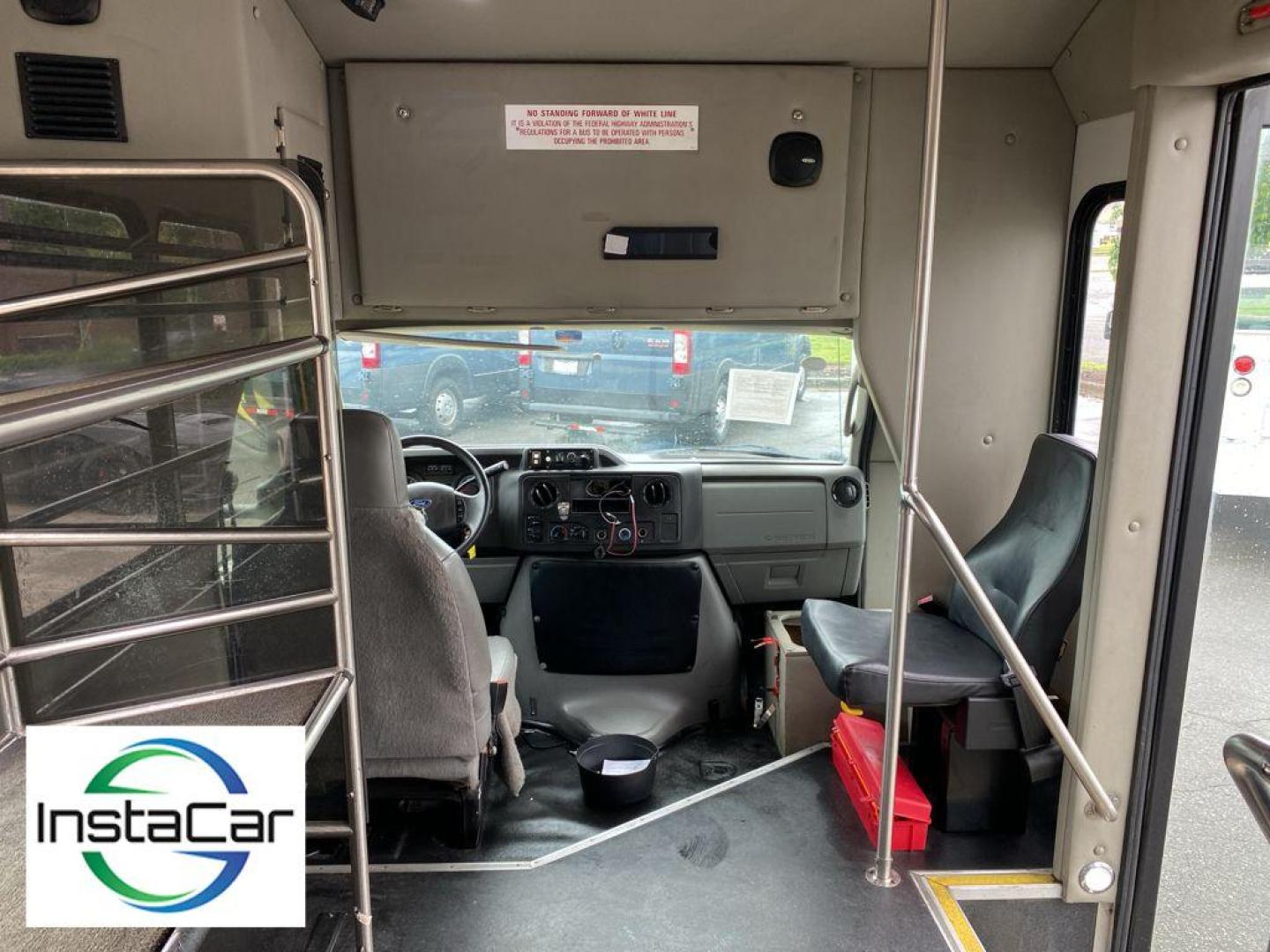 2019 Oxford White /Medium Flint Ford E-450 Super Duty Base (1FDFE4FS8KD) with an V10, 6.8L (415 CID) engine, 6-speed automatic transmission, located at 3147 E Independence Blvd, Charlotte, NC, 28205, 35.200268, -80.773651 - <b>Equipment</b><br>The vehicle shines with clean polished lines coated with an elegant white finish. This 2019 Ford E-450 Super Duty E-Series has a V10, 6.8L (415 CID) high output engine. This unit is rear wheel drive. Maintaining a stable interior temperature in this 1 1/2 ton van is easy with the - Photo#20