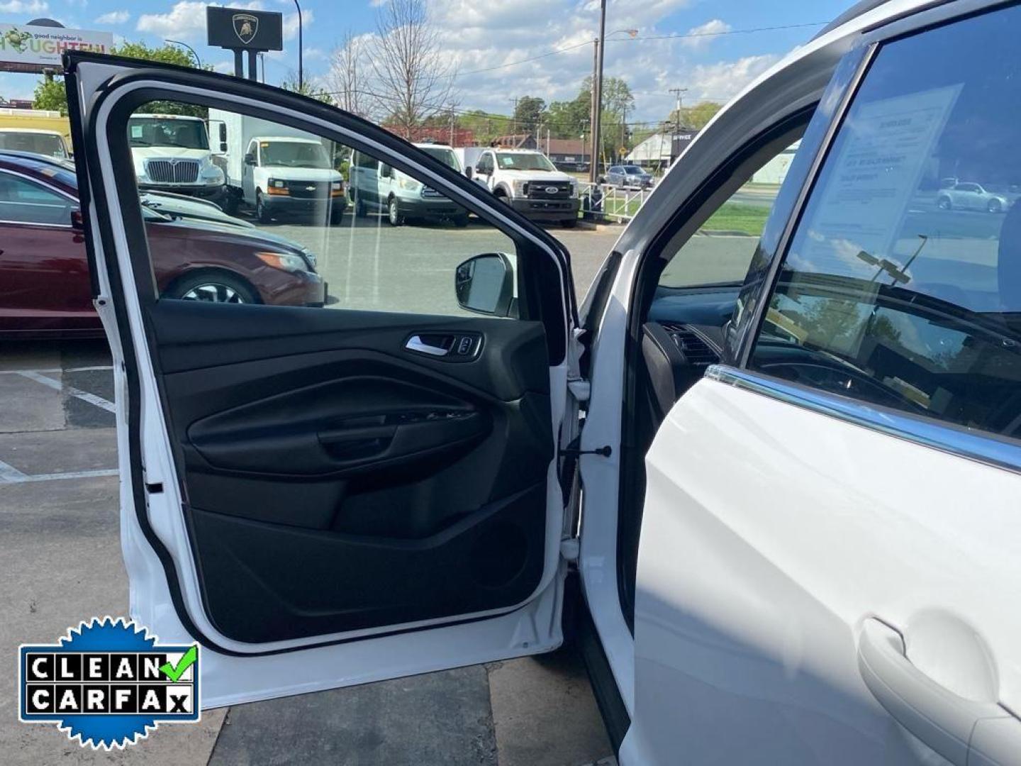 2018 Oxford White /Charcoal Black Ford Escape SE (1FMCU0GD3JU) with an 4 Cyl, 1.5L engine, 6-speed automatic transmission, located at 6520 E. Independence Blvd., Charlotte, NC, 28212, 35.146019, -80.723465 - Photo#16