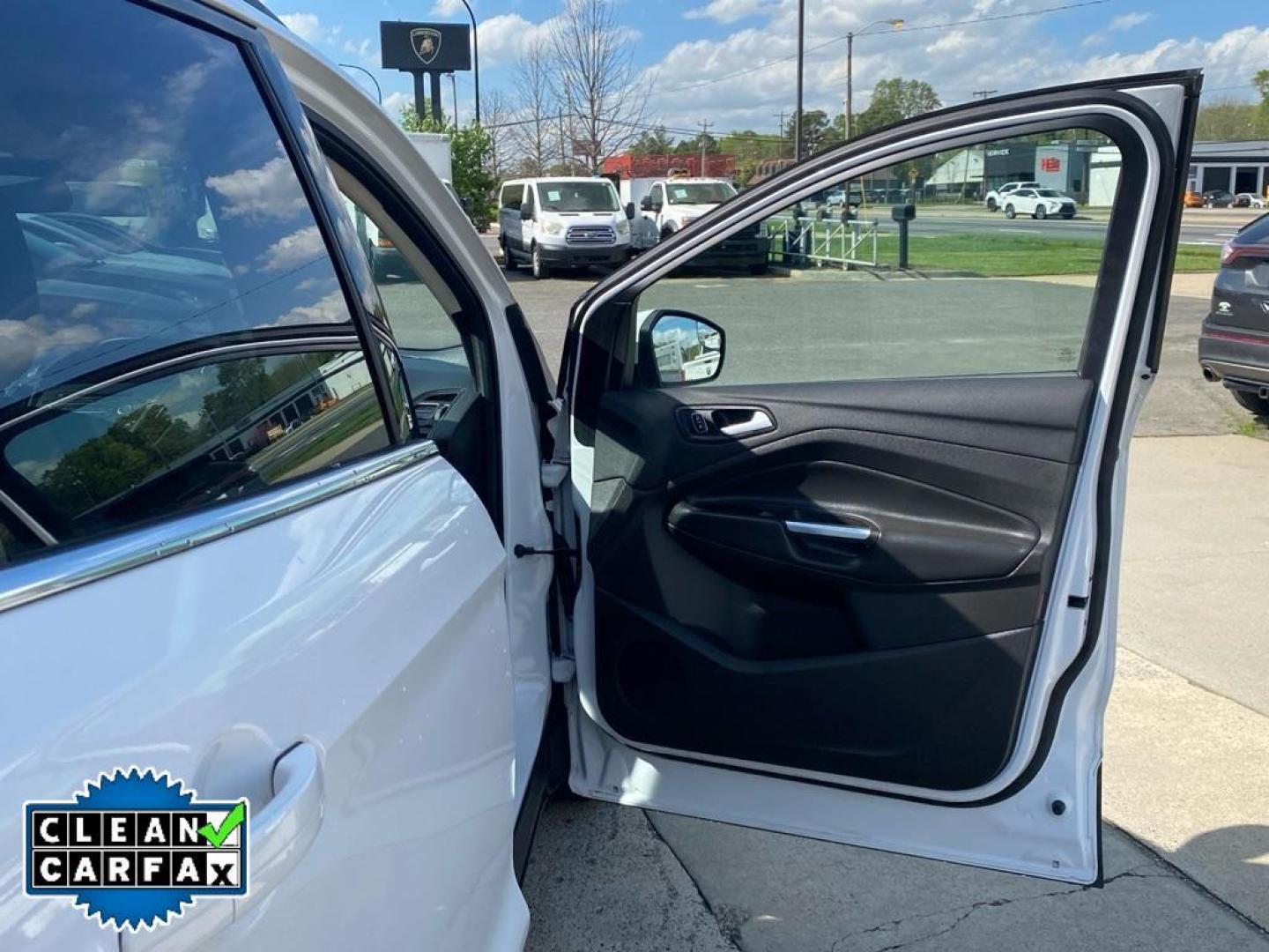 2018 Oxford White /Charcoal Black Ford Escape SE (1FMCU0GD3JU) with an 4 Cyl, 1.5L engine, 6-speed automatic transmission, located at 6520 E. Independence Blvd., Charlotte, NC, 28212, 35.146019, -80.723465 - Photo#20
