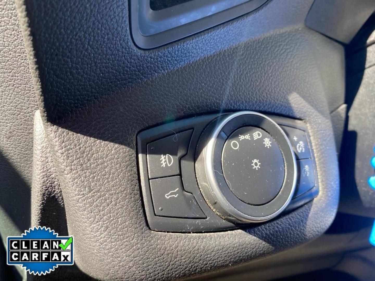 2018 Oxford White /Charcoal Black Ford Escape SE (1FMCU0GD3JU) with an 4 Cyl, 1.5L engine, 6-speed automatic transmission, located at 6520 E. Independence Blvd., Charlotte, NC, 28212, 35.146019, -80.723465 - Photo#3