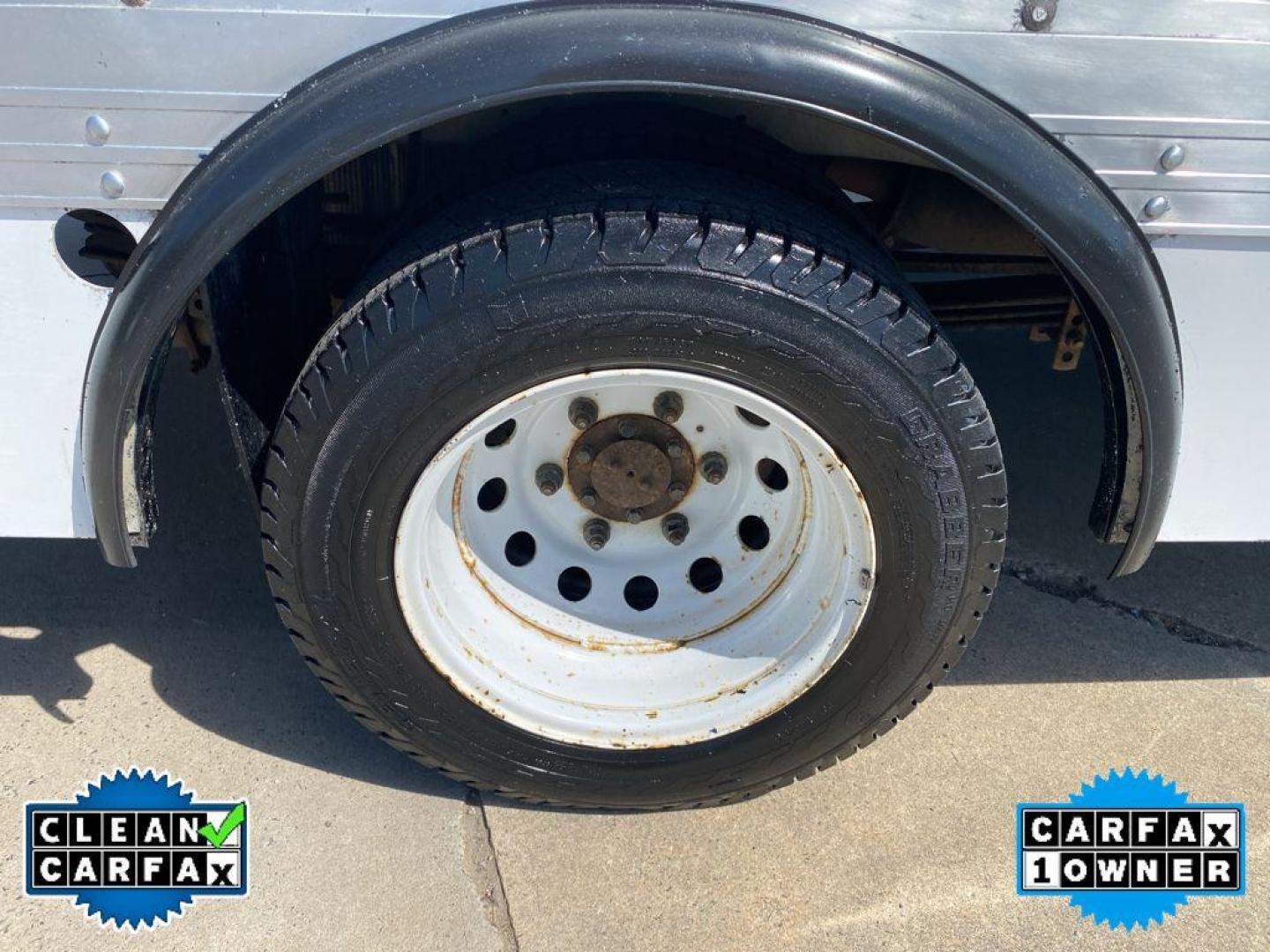 2016 Oxford White /Pewter Ford Transit Chassis Cab Base (1FDBF9ZM2GK) with an V6, 3.7L engine, 6-speed automatic transmission, located at 3147 E Independence Blvd, Charlotte, NC, 28205, 35.200268, -80.773651 - <b>Equipment</b><br>This vehicle has a clean CARFAX vehicle history report. This vehicle is a certified CARFAX 1-owner. This vehicle shines with clean polished lines coated with an elegant white finish. This 2016 Ford Transit Chassis Cab T-350HD has a V6, 3.7L high output engine. Enjoy the incredibl - Photo#17