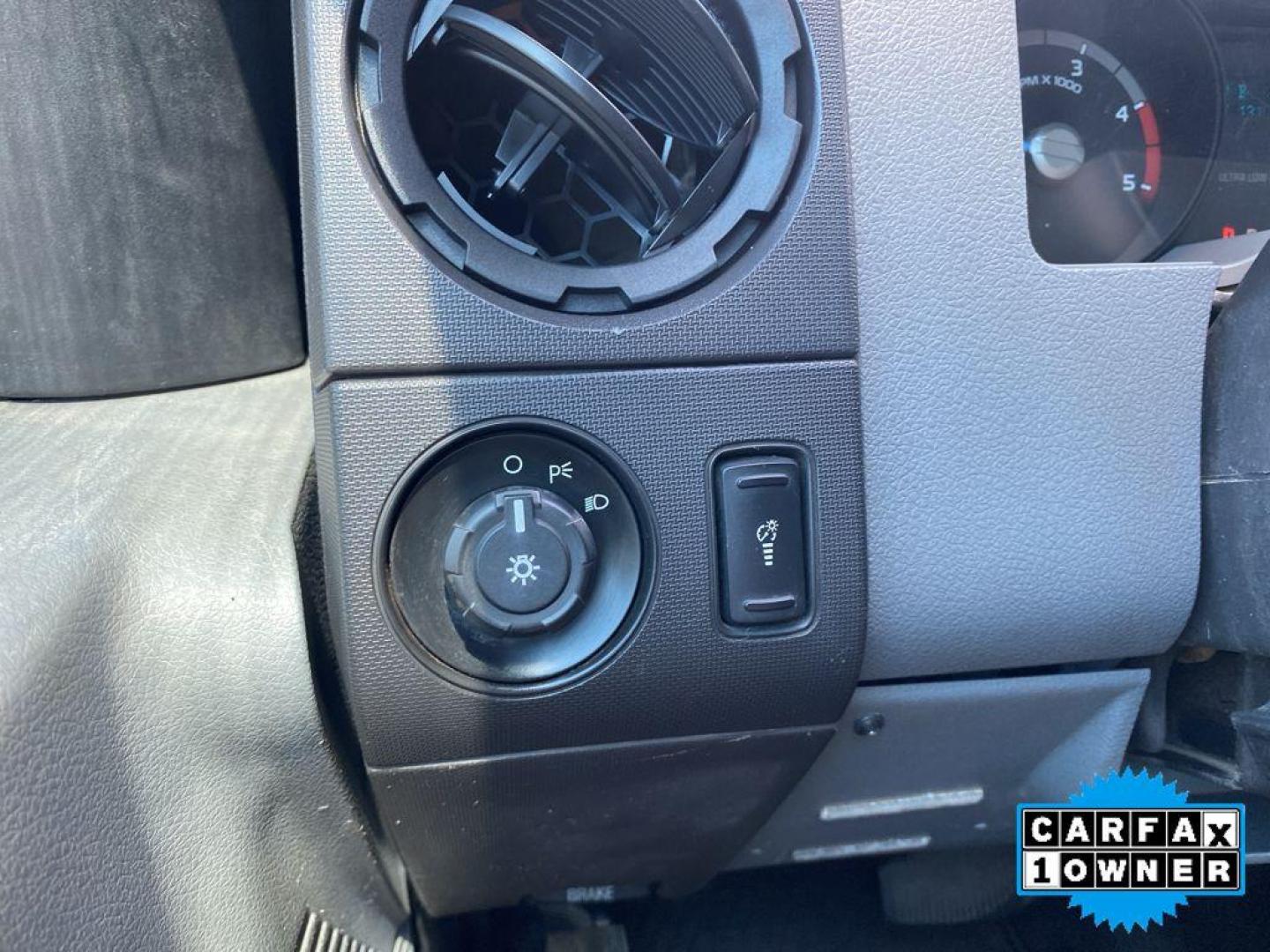 2015 Oxford White /Steel Ford F-550 XL (1FD0W5GT9FE) with an V8, 6.7L engine, 6-speed automatic transmission, located at 6520 E. Independence Blvd., Charlotte, NC, 28212, 35.146019, -80.723465 - <b>Equipment</b><br>This vehicle is a certified CARFAX 1-owner. A trailer braking system is already installed on this vehicle. The vehicle is outfitted with a Powerstroke diesel engine This Ford F-550 has a V8, 6.7L high output engine. It shines with clean polished lines coated with an elegant white - Photo#5