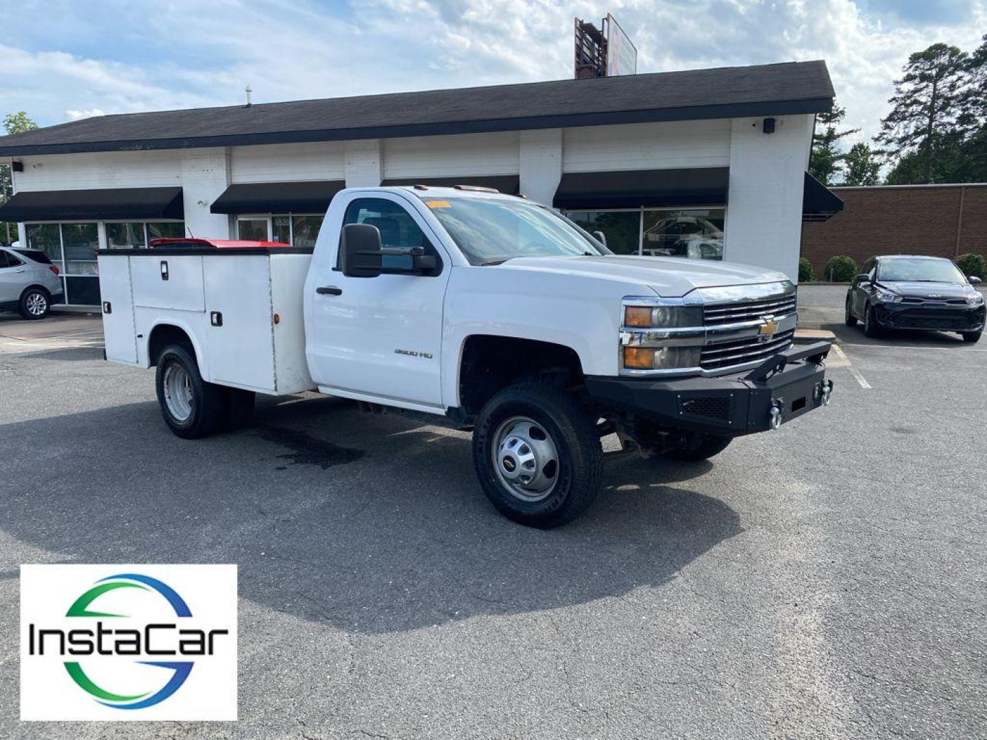 2017 Summit White /Dark Ash/Jet Black Chevrolet Silverado Work Truck (1GB3CYCG4HZ) with an V8, 6.0L engine, 6-speed automatic transmission, located at 6520 E. Independence Blvd., Charlotte, NC, 28212, 35.146019, -80.723465 - Photo#4