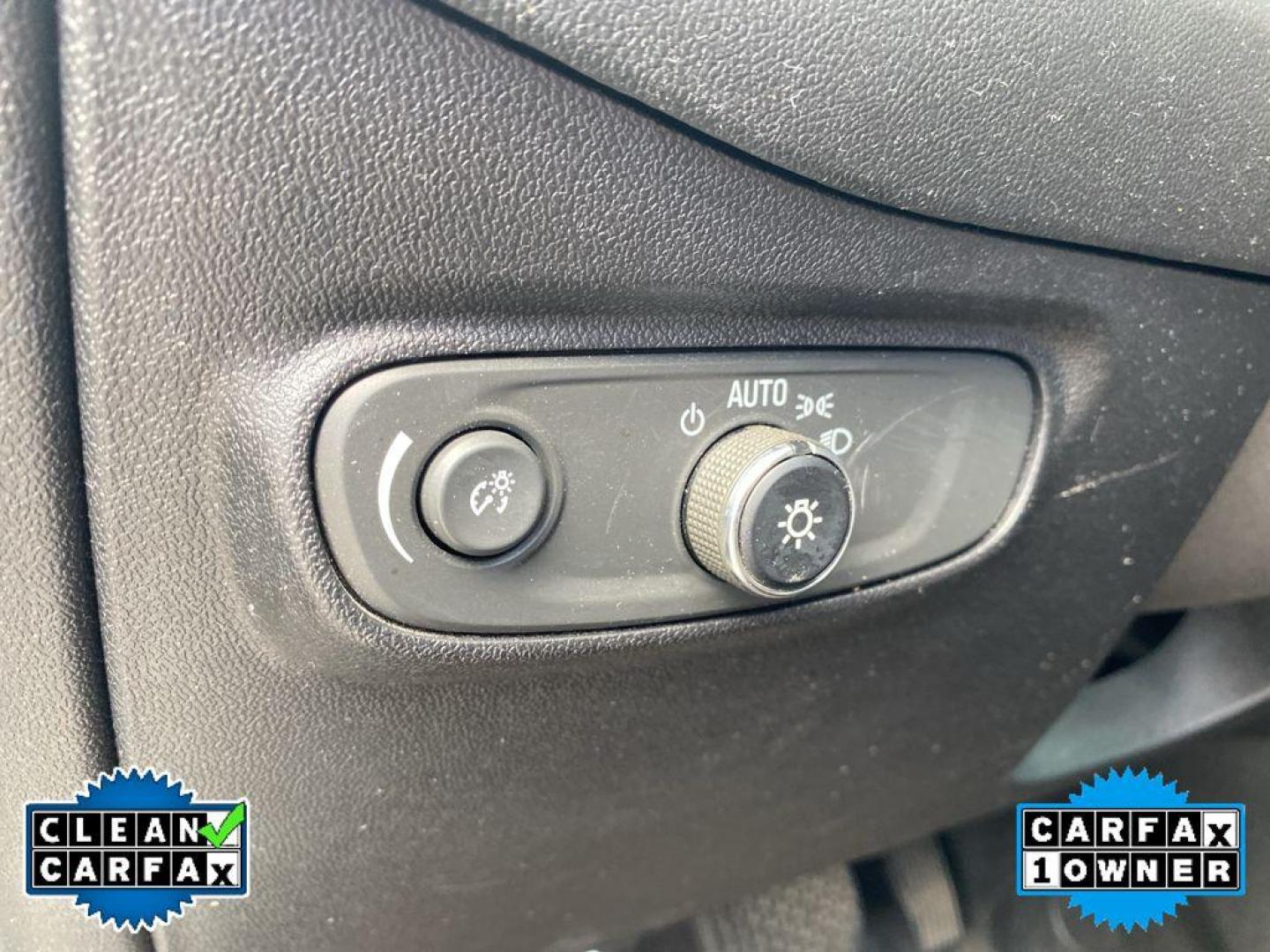 2018 Silver Ice Metallic /Jet Black Chevrolet Equinox LT (2GNAXJEV4J6) with an 4 Cyl, 1.5L engine, 6-speed automatic transmission, located at 6520 E. Independence Blvd., Charlotte, NC, 28212, 35.146019, -80.723465 - Introducing the dynamic 2018 Chevrolet Equinox LT (1LT), a perfect blend of style, efficiency, and cutting-edge technology! This fantastic SUV is designed to elevate your driving experience with its sleek, aerodynamic body and a host of impressive features that are sure to delight.<br><br>Under the - Photo#4
