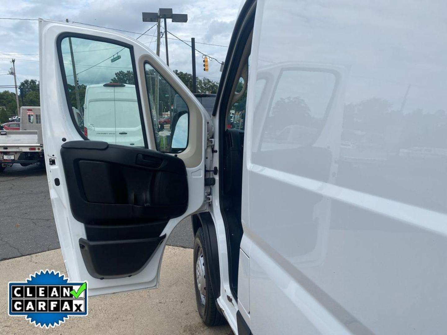 2019 Bright White Clearcoat /Black Ram ProMaster 3500 High Roof (3C6URVJG8KE) with an V6, 3.6L engine, 6-speed automatic transmission, located at 6520 E. Independence Blvd., Charlotte, NC, 28212, 35.146019, -80.723465 - <b>Equipment</b><br>The rear parking assist technology on it will put you at ease when reversing. The system alerts you as you get closer to an obstruction. This unit has a clean CARFAX vehicle history report. See what's behind you with the back up camera on this 1 ton van. It features a hands-free - Photo#17