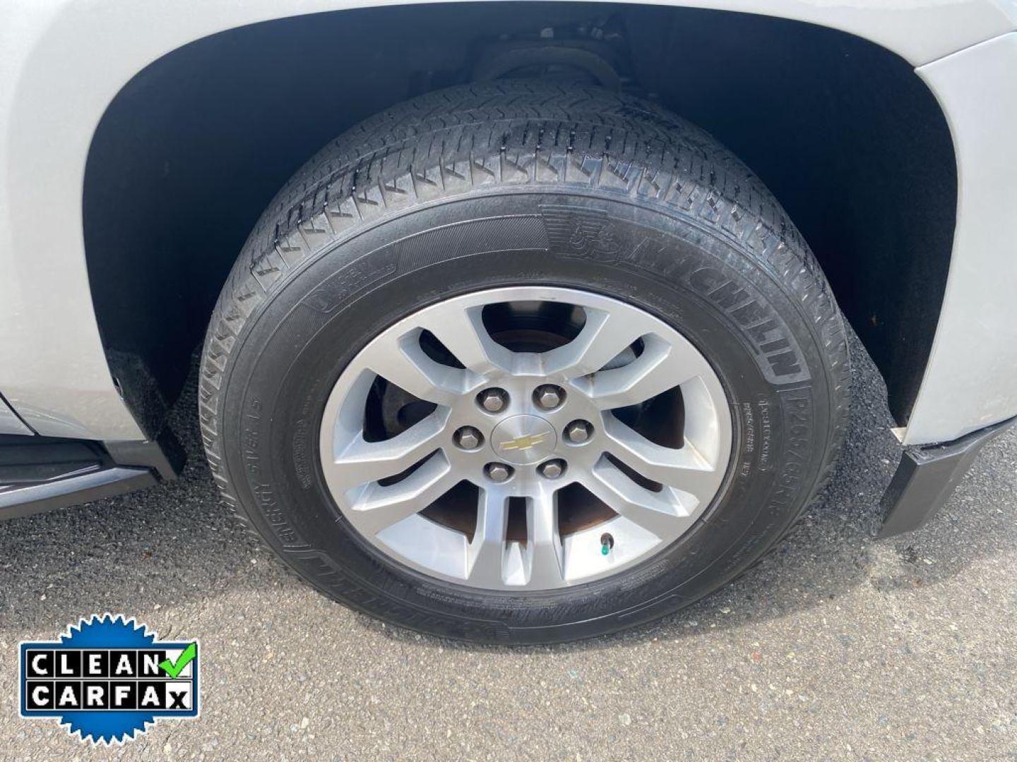 2018 Silver Ice Metallic /Jet Black Chevrolet Suburban LT (1GNSKHKC5JR) with an V8, 5.3L engine, 6-speed automatic transmission, located at 6520 E. Independence Blvd., Charlotte, NC, 28212, 35.146019, -80.723465 - Experience the perfect blend of power, luxury, and versatility with this exceptional 2018 Chevrolet Suburban 1500 LT! This SUV is your ultimate companion for both urban adventures and off-road escapades. Equipped with a robust 5.3L V8 engine and 4WD, it effortlessly conquers any terrain while ensuri - Photo#17
