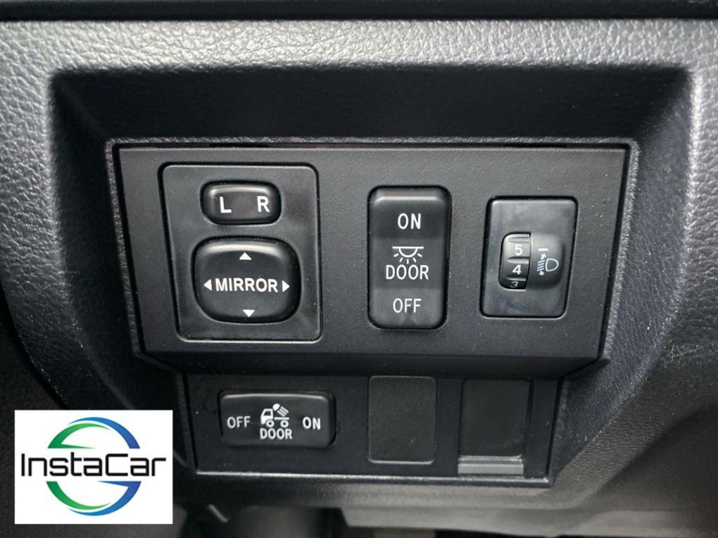 2017 Super White /Graphite Toyota Tundra SR (5TFUM5F16HX) with an V8, 4.6L engine, 6-speed automatic transmission, located at 6520 E. Independence Blvd., Charlotte, NC, 28212, 35.146019, -80.723465 - For sale: a robust 2017 Toyota Tundra equipped with 4WD and a powerful V8, 4.6L engineready to tackle any terrain with ease and reliability. This pre-owned gem combines strength with sophistication, making it an ideal choice for both work and play. <br><br>Inside, enjoy the convenience and safety of - Photo#4
