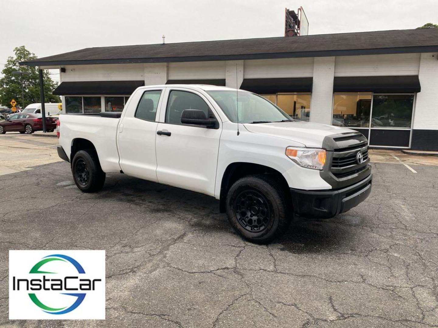 2017 Super White /Graphite Toyota Tundra SR (5TFUM5F16HX) with an V8, 4.6L engine, 6-speed automatic transmission, located at 6520 E. Independence Blvd., Charlotte, NC, 28212, 35.146019, -80.723465 - For sale: a robust 2017 Toyota Tundra equipped with 4WD and a powerful V8, 4.6L engineready to tackle any terrain with ease and reliability. This pre-owned gem combines strength with sophistication, making it an ideal choice for both work and play. <br><br>Inside, enjoy the convenience and safety of - Photo#5