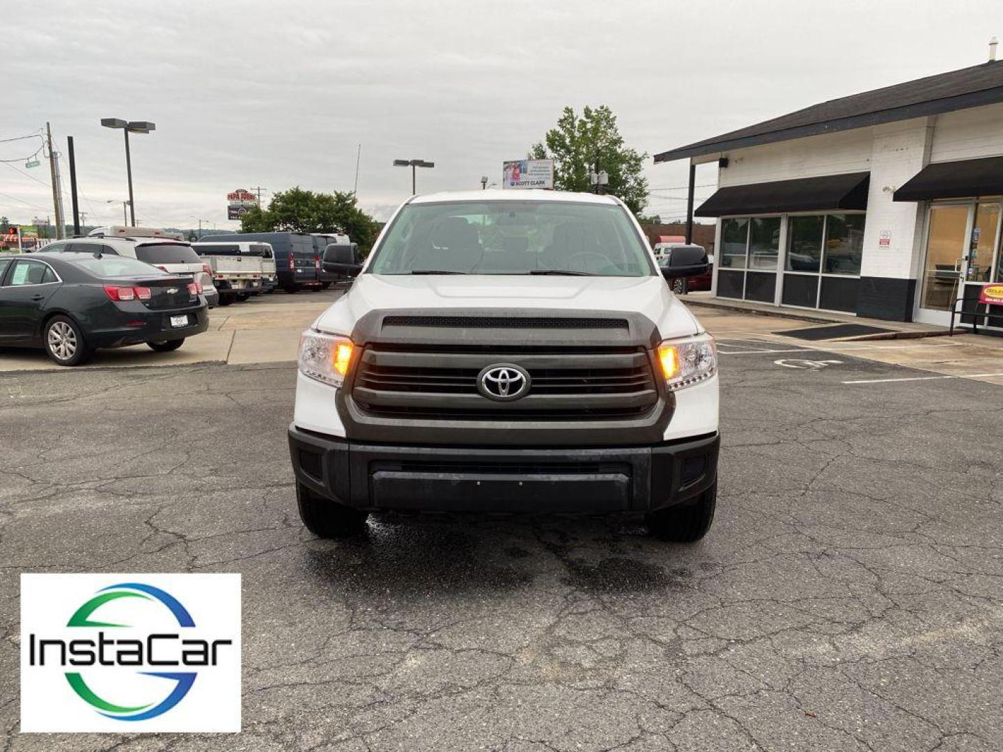 2017 Super White /Graphite Toyota Tundra SR (5TFUM5F16HX) with an V8, 4.6L engine, 6-speed automatic transmission, located at 6520 E. Independence Blvd., Charlotte, NC, 28212, 35.146019, -80.723465 - For sale: a robust 2017 Toyota Tundra equipped with 4WD and a powerful V8, 4.6L engineready to tackle any terrain with ease and reliability. This pre-owned gem combines strength with sophistication, making it an ideal choice for both work and play. <br><br>Inside, enjoy the convenience and safety of - Photo#6