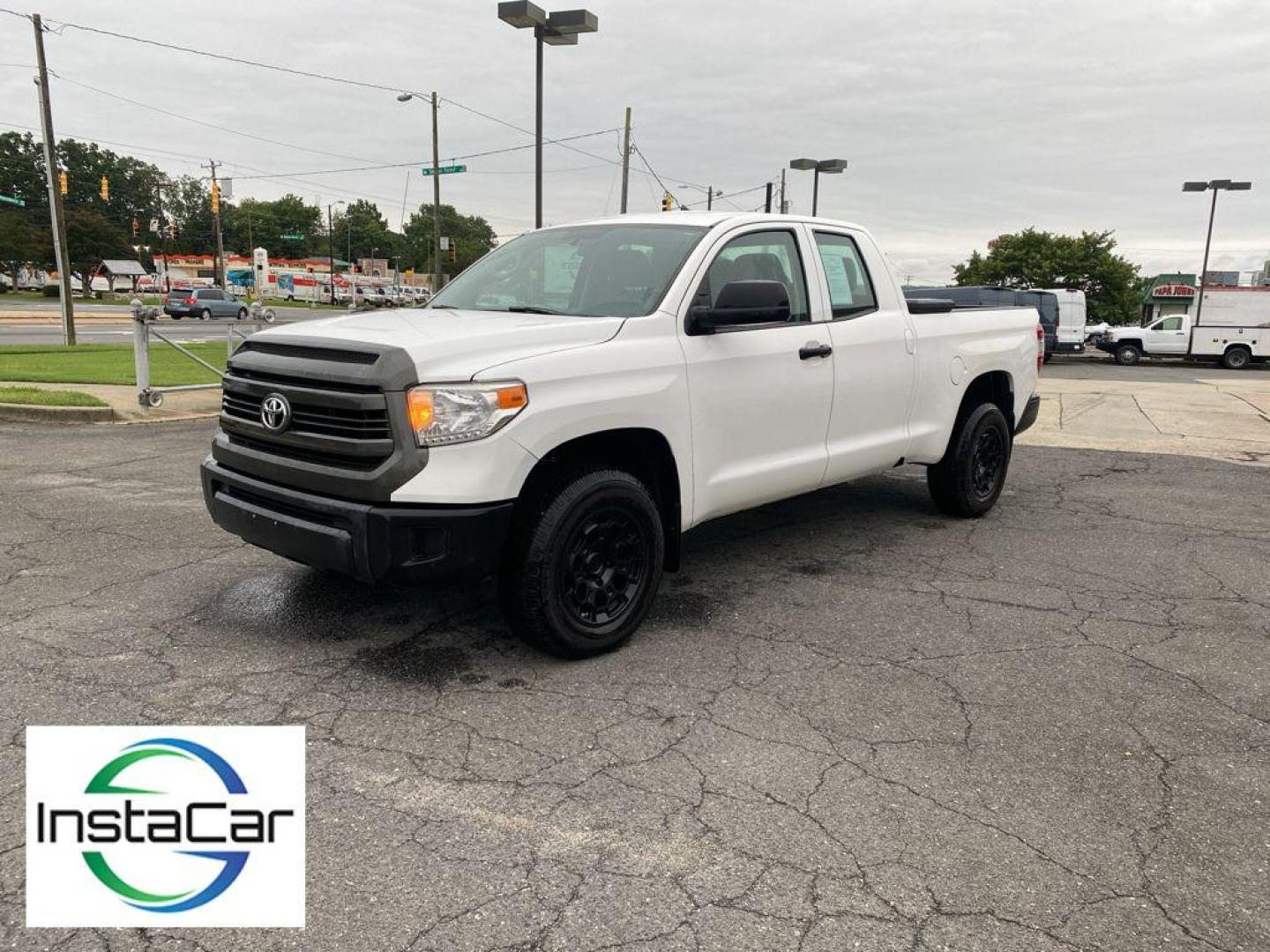 2017 Super White /Graphite Toyota Tundra SR (5TFUM5F16HX) with an V8, 4.6L engine, 6-speed automatic transmission, located at 6520 E. Independence Blvd., Charlotte, NC, 28212, 35.146019, -80.723465 - For sale: a robust 2017 Toyota Tundra equipped with 4WD and a powerful V8, 4.6L engineready to tackle any terrain with ease and reliability. This pre-owned gem combines strength with sophistication, making it an ideal choice for both work and play. <br><br>Inside, enjoy the convenience and safety of - Photo#7