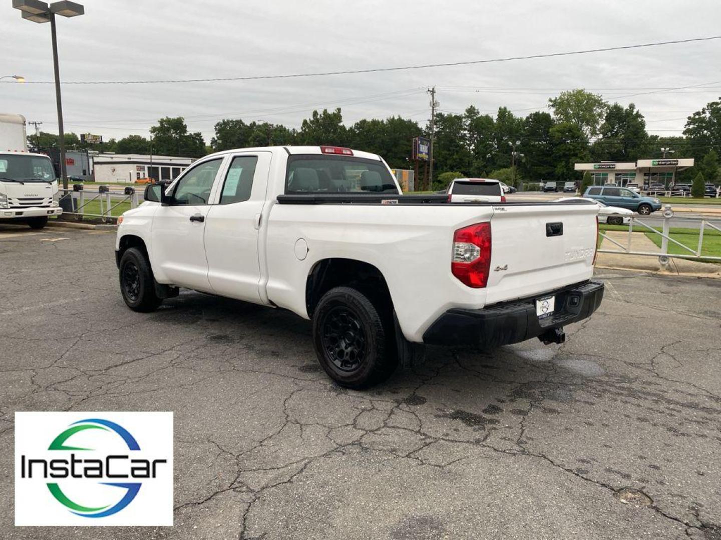 2017 Super White /Graphite Toyota Tundra SR (5TFUM5F16HX) with an V8, 4.6L engine, 6-speed automatic transmission, located at 6520 E. Independence Blvd., Charlotte, NC, 28212, 35.146019, -80.723465 - For sale: a robust 2017 Toyota Tundra equipped with 4WD and a powerful V8, 4.6L engineready to tackle any terrain with ease and reliability. This pre-owned gem combines strength with sophistication, making it an ideal choice for both work and play. <br><br>Inside, enjoy the convenience and safety of - Photo#9