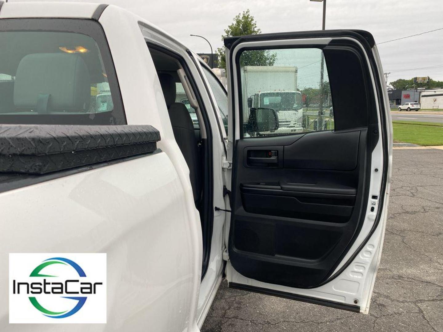 2017 Super White /Graphite Toyota Tundra SR (5TFUM5F16HX) with an V8, 4.6L engine, 6-speed automatic transmission, located at 6520 E. Independence Blvd., Charlotte, NC, 28212, 35.146019, -80.723465 - For sale: a robust 2017 Toyota Tundra equipped with 4WD and a powerful V8, 4.6L engineready to tackle any terrain with ease and reliability. This pre-owned gem combines strength with sophistication, making it an ideal choice for both work and play. <br><br>Inside, enjoy the convenience and safety of - Photo#20