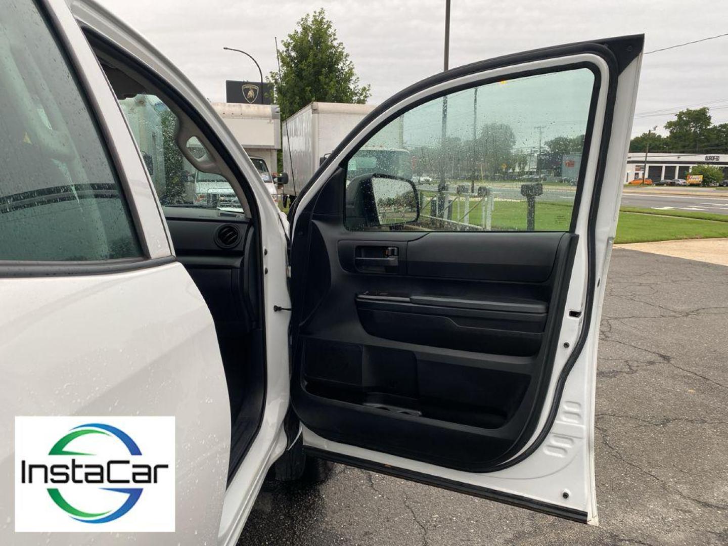 2017 Super White /Graphite Toyota Tundra SR (5TFUM5F16HX) with an V8, 4.6L engine, 6-speed automatic transmission, located at 6520 E. Independence Blvd., Charlotte, NC, 28212, 35.146019, -80.723465 - For sale: a robust 2017 Toyota Tundra equipped with 4WD and a powerful V8, 4.6L engineready to tackle any terrain with ease and reliability. This pre-owned gem combines strength with sophistication, making it an ideal choice for both work and play. <br><br>Inside, enjoy the convenience and safety of - Photo#21