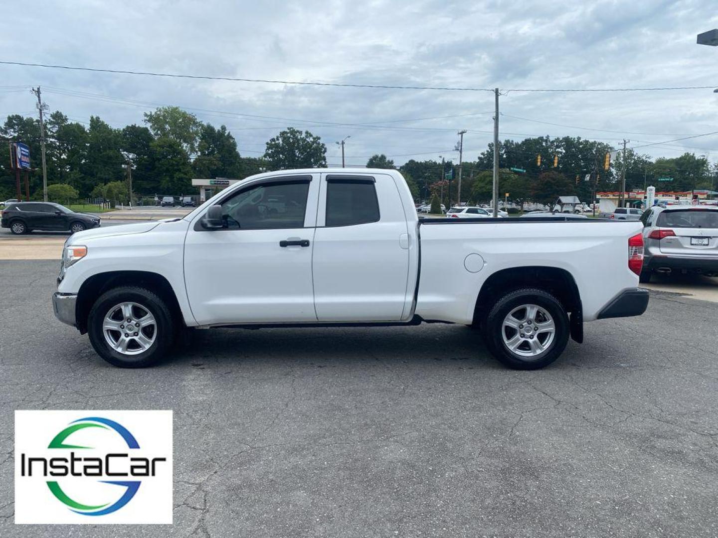 2018 Super White /Graphite Toyota Tundra SR (5TFRM5F1XJX) with an V8, 4.6L engine, 6-speed automatic transmission, located at 6520 E. Independence Blvd., Charlotte, NC, 28212, 35.146019, -80.723465 - Experience the perfect blend of power, reliability, and modern technology with this remarkable 2018 Toyota Tundra! A true workhorse on the road, this Toyota Tundra is powered by a robust V8, 4.6L engine that delivers impressive performance and towing capability, ensuring you conquer any challenge wi - Photo#9