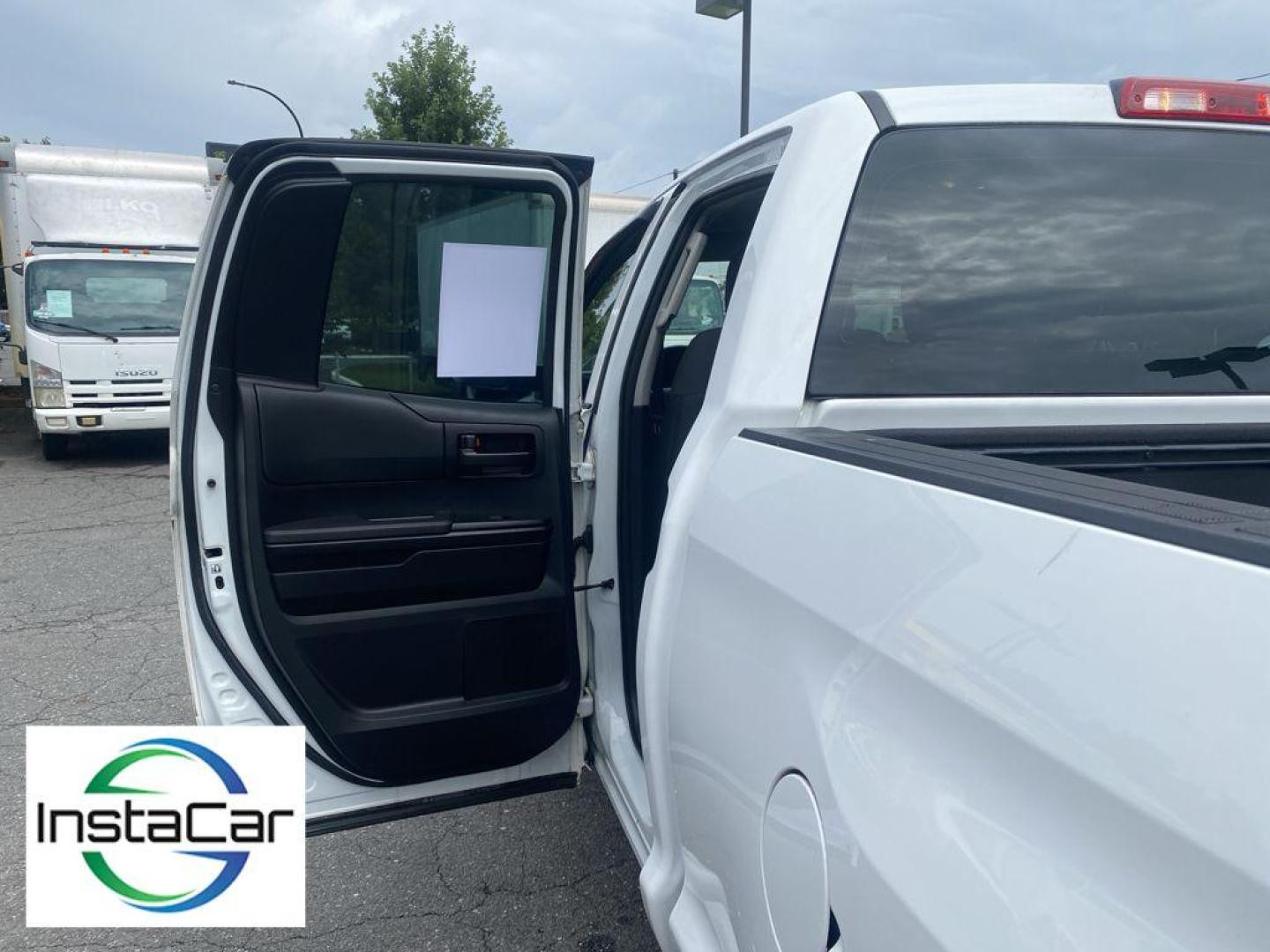 2018 Super White /Graphite Toyota Tundra SR (5TFRM5F1XJX) with an V8, 4.6L engine, 6-speed automatic transmission, located at 6520 E. Independence Blvd., Charlotte, NC, 28212, 35.146019, -80.723465 - Experience the perfect blend of power, reliability, and modern technology with this remarkable 2018 Toyota Tundra! A true workhorse on the road, this Toyota Tundra is powered by a robust V8, 4.6L engine that delivers impressive performance and towing capability, ensuring you conquer any challenge wi - Photo#20