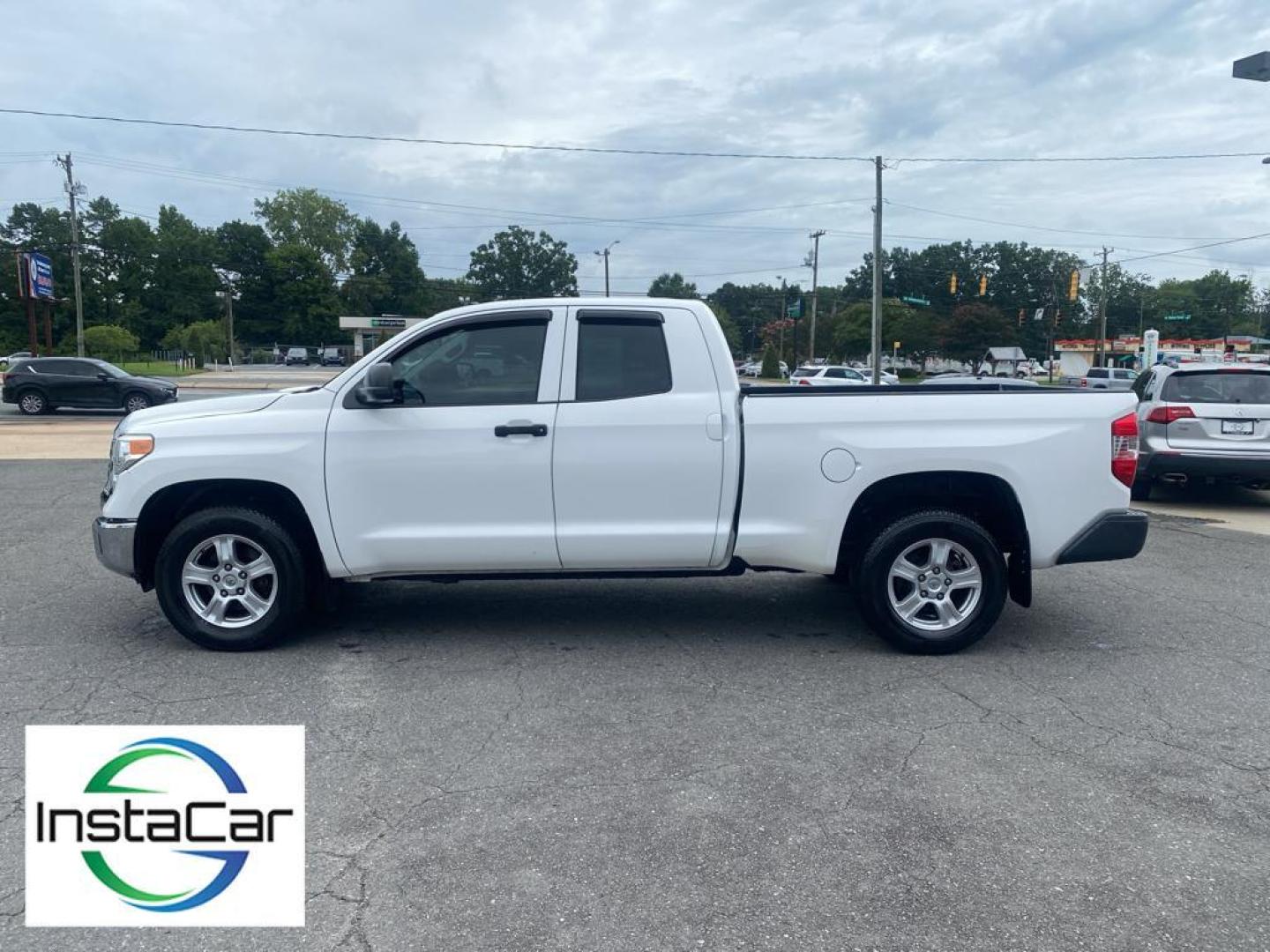 2018 Super White /Graphite Toyota Tundra SR (5TFRM5F1XJX) with an V8, 4.6L engine, 6-speed automatic transmission, located at 6520 E. Independence Blvd., Charlotte, NC, 28212, 35.146019, -80.723465 - Experience the perfect blend of power, reliability, and modern technology with this remarkable 2018 Toyota Tundra! A true workhorse on the road, this Toyota Tundra is powered by a robust V8, 4.6L engine that delivers impressive performance and towing capability, ensuring you conquer any challenge wi - Photo#9