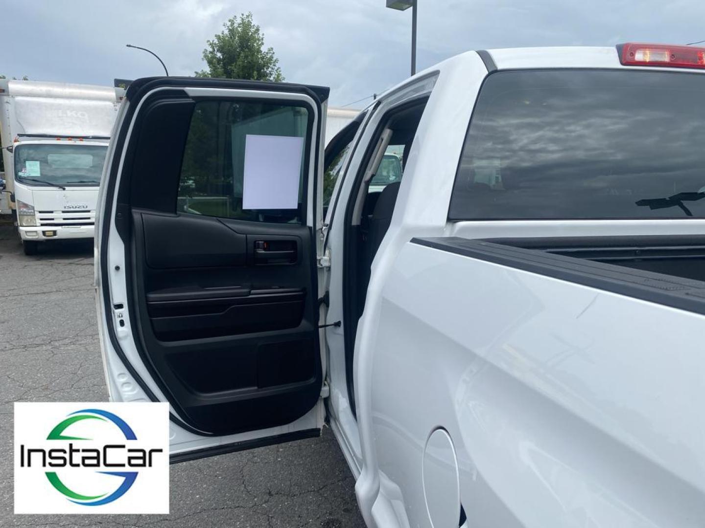 2018 Super White /Graphite Toyota Tundra SR (5TFRM5F1XJX) with an V8, 4.6L engine, 6-speed automatic transmission, located at 6520 E. Independence Blvd., Charlotte, NC, 28212, 35.146019, -80.723465 - Experience the perfect blend of power, reliability, and modern technology with this remarkable 2018 Toyota Tundra! A true workhorse on the road, this Toyota Tundra is powered by a robust V8, 4.6L engine that delivers impressive performance and towing capability, ensuring you conquer any challenge wi - Photo#20