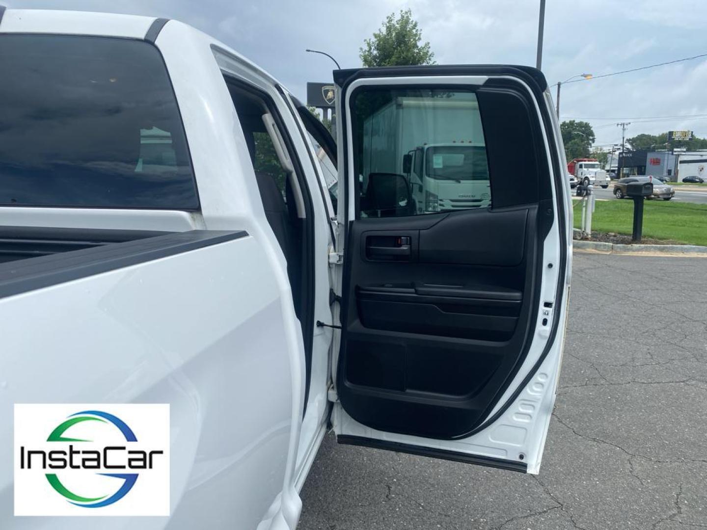 2018 Super White /Graphite Toyota Tundra SR (5TFRM5F1XJX) with an V8, 4.6L engine, 6-speed automatic transmission, located at 6520 E. Independence Blvd., Charlotte, NC, 28212, 35.146019, -80.723465 - Experience the perfect blend of power, reliability, and modern technology with this remarkable 2018 Toyota Tundra! A true workhorse on the road, this Toyota Tundra is powered by a robust V8, 4.6L engine that delivers impressive performance and towing capability, ensuring you conquer any challenge wi - Photo#21