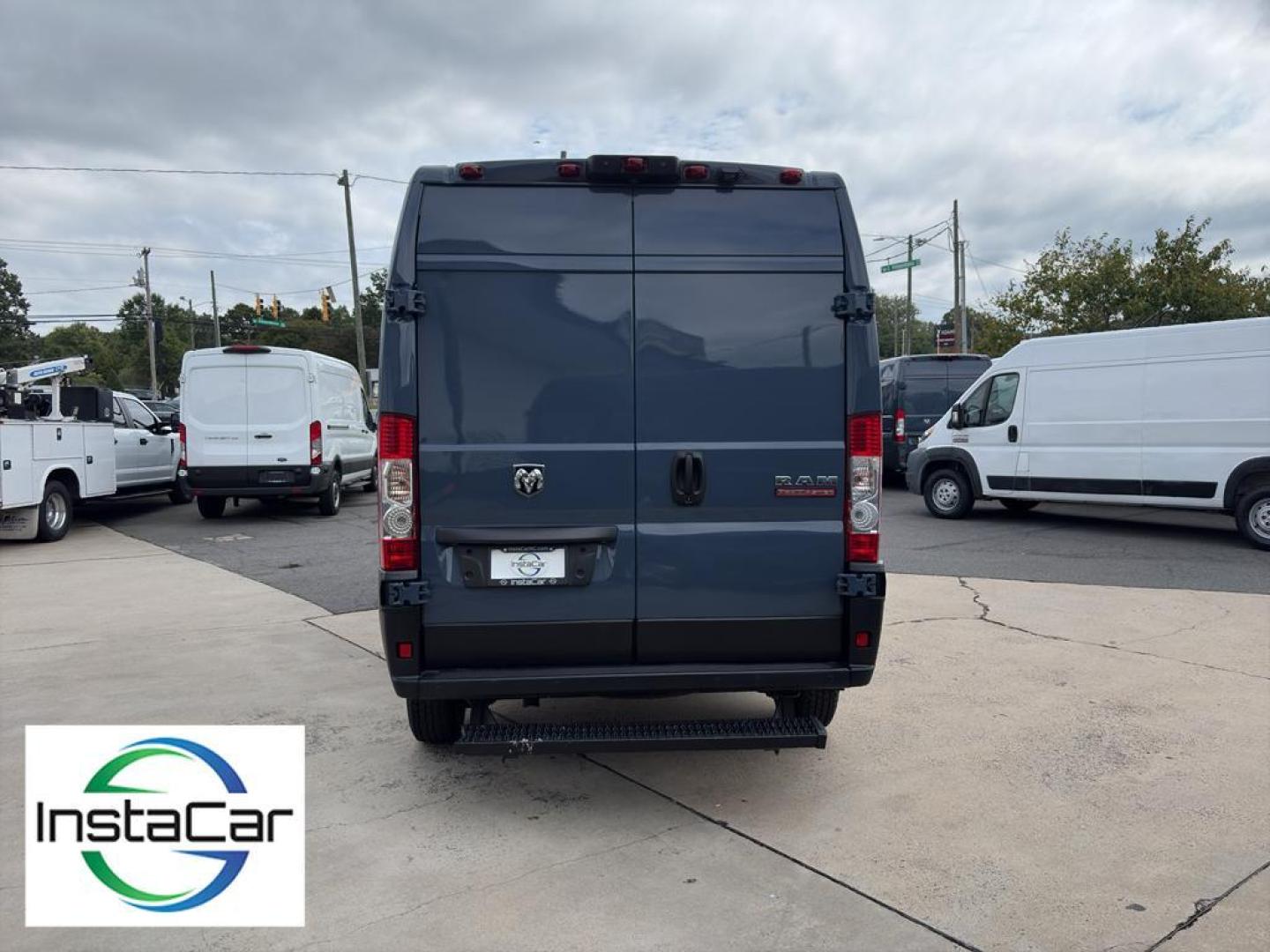 2019 Patriot Blue Pearlcoat /Black Ram ProMaster 2500 High Roof (3C6TRVDG1KE) with an V6, 3.6L engine, 6-speed automatic transmission, located at 6520 E. Independence Blvd., Charlotte, NC, 28212, 35.146019, -80.723465 - <b>Equipment</b><br>See what's behind you with the back up camera on this 2019 Ram ProMaster 2500 . Bluetooth technology is built into this 3/4 ton van, keeping your hands on the steering wheel and your focus on the road. Set the temperature exactly where you are most comfortable in this vehicle. Th - Photo#10