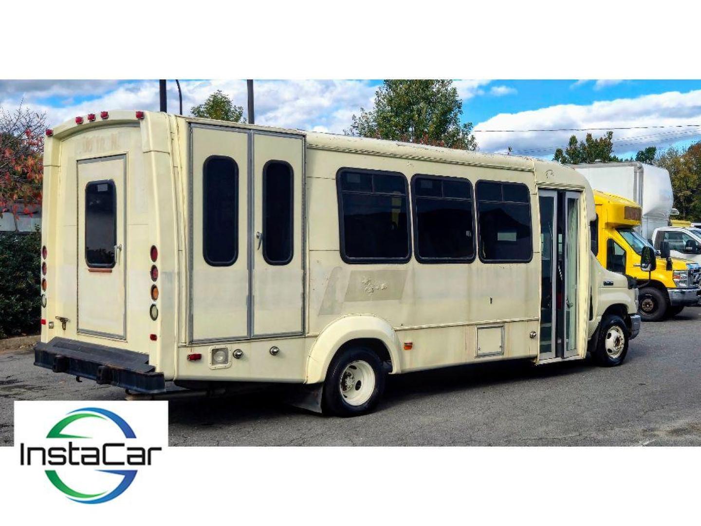 2011 Oxford White /Medium Flint Ford E-450 Super Duty Base (1FDFE4FS4BD) with an V10, 6.8L (415 CID) engine, 5-speed automatic transmission, located at 6520 E. Independence Blvd., Charlotte, NC, 28212, 35.146019, -80.723465 - <b>Equipment</b><br>Maintaining a stable interior temperature in the vehicle is easy with the climate control system. Enjoy the incredible handling with the rear wheel drive on the Ford E-450 Super Duty. This model has a V10, 6.8L (415 CID) high output engine. This unit embodies class and sophistica - Photo#2