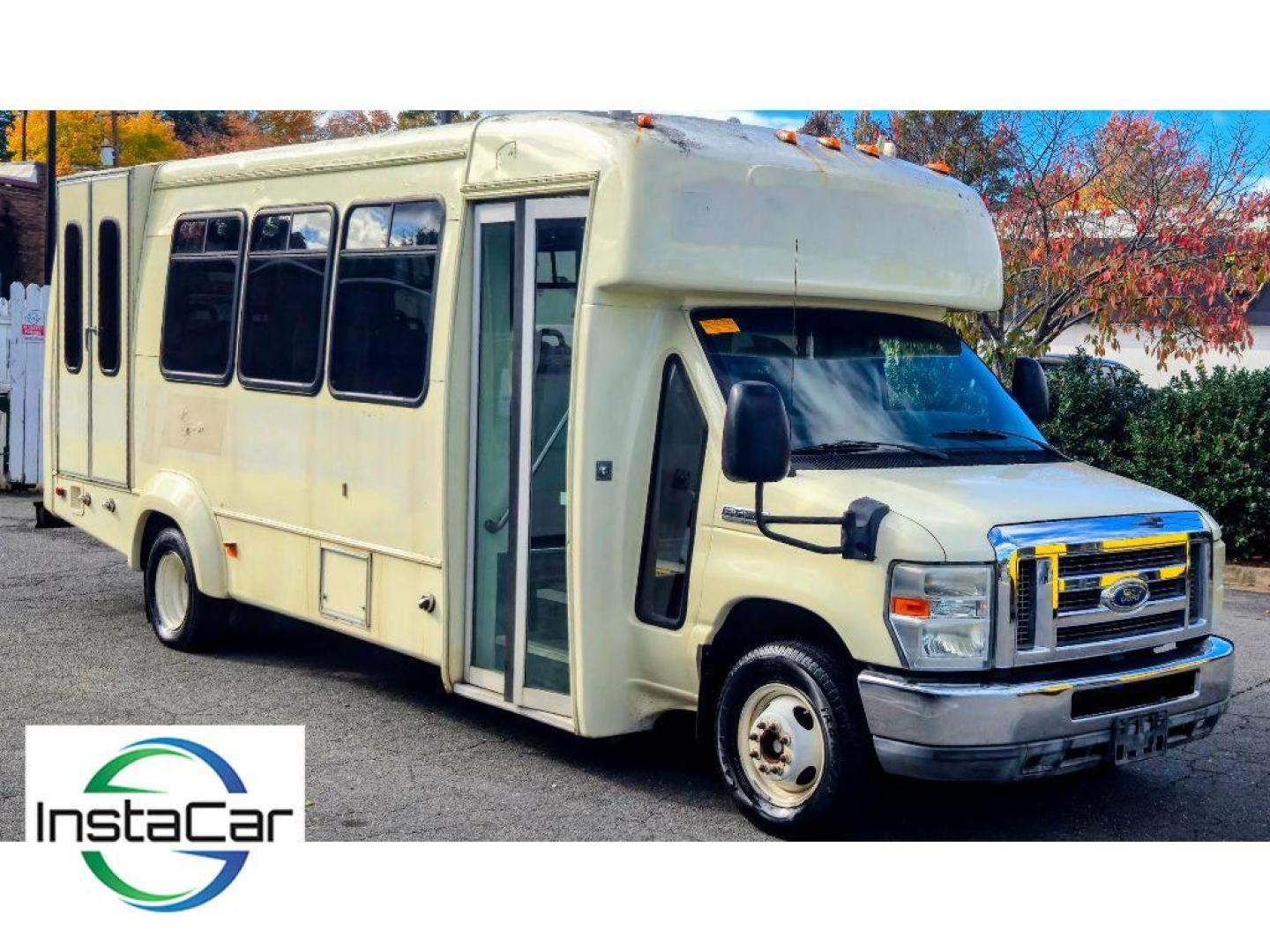 2011 Oxford White /Medium Flint Ford E-450 Super Duty Base (1FDFE4FS4BD) with an V10, 6.8L (415 CID) engine, 5-speed automatic transmission, located at 6520 E. Independence Blvd., Charlotte, NC, 28212, 35.146019, -80.723465 - <b>Equipment</b><br>Maintaining a stable interior temperature in the vehicle is easy with the climate control system. Enjoy the incredible handling with the rear wheel drive on the Ford E-450 Super Duty. This model has a V10, 6.8L (415 CID) high output engine. This unit embodies class and sophistica - Photo#2