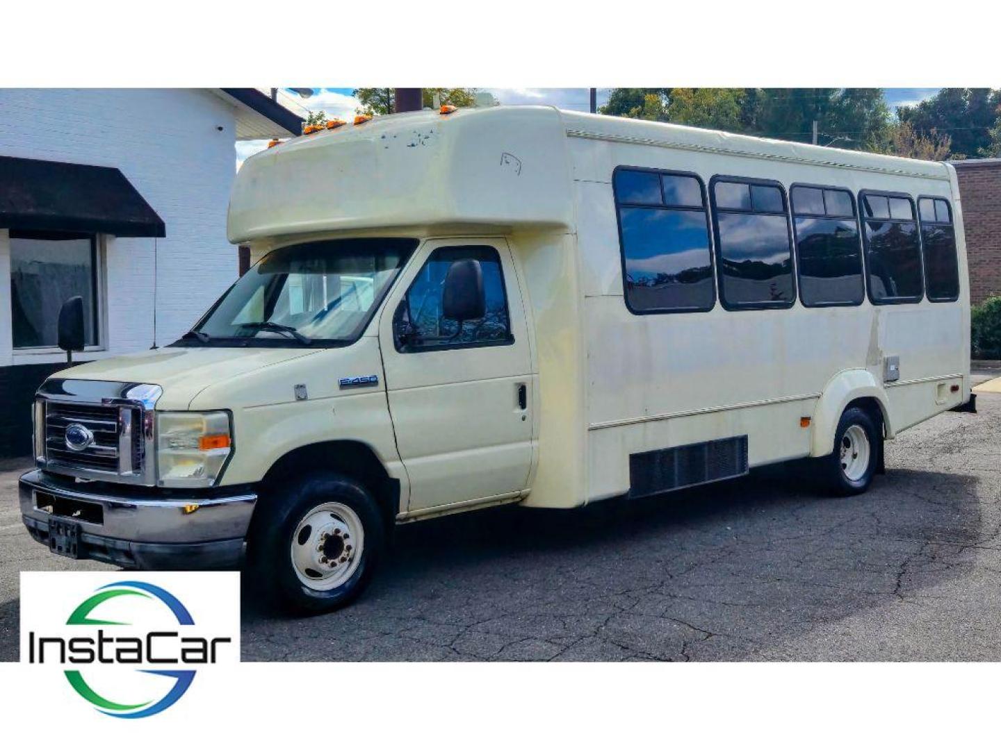 2011 Oxford White /Medium Flint Ford E-450 Super Duty Base (1FDFE4FS4BD) with an V10, 6.8L (415 CID) engine, 5-speed automatic transmission, located at 6520 E. Independence Blvd., Charlotte, NC, 28212, 35.146019, -80.723465 - <b>Equipment</b><br>Maintaining a stable interior temperature in the vehicle is easy with the climate control system. Enjoy the incredible handling with the rear wheel drive on the Ford E-450 Super Duty. This model has a V10, 6.8L (415 CID) high output engine. This unit embodies class and sophistica - Photo#1