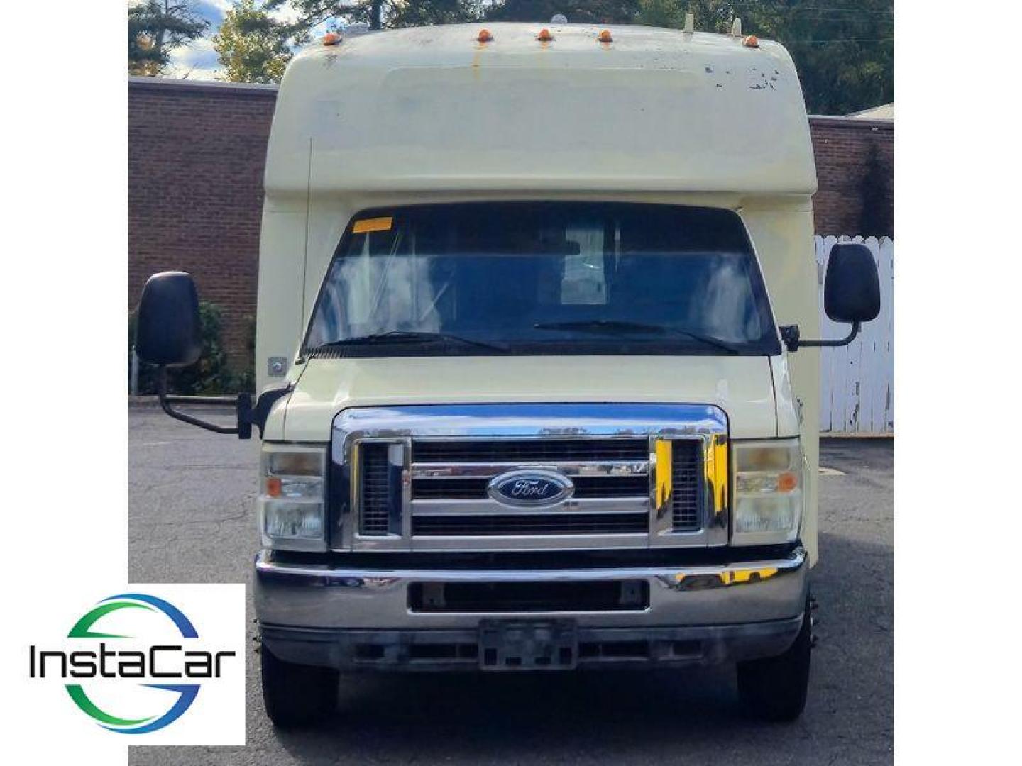 2011 Oxford White /Medium Flint Ford E-450 Super Duty Base (1FDFE4FS4BD) with an V10, 6.8L (415 CID) engine, 5-speed automatic transmission, located at 6520 E. Independence Blvd., Charlotte, NC, 28212, 35.146019, -80.723465 - <b>Equipment</b><br>Maintaining a stable interior temperature in the vehicle is easy with the climate control system. Enjoy the incredible handling with the rear wheel drive on the Ford E-450 Super Duty. This model has a V10, 6.8L (415 CID) high output engine. This unit embodies class and sophistica - Photo#4