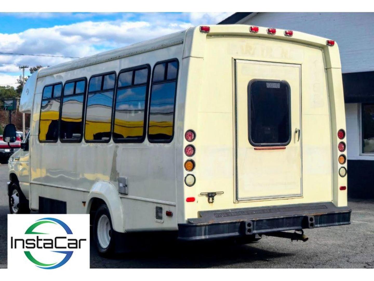 2011 Oxford White /Medium Flint Ford E-450 Super Duty Base (1FDFE4FS4BD) with an V10, 6.8L (415 CID) engine, 5-speed automatic transmission, located at 6520 E. Independence Blvd., Charlotte, NC, 28212, 35.146019, -80.723465 - <b>Equipment</b><br>Maintaining a stable interior temperature in the vehicle is easy with the climate control system. Enjoy the incredible handling with the rear wheel drive on the Ford E-450 Super Duty. This model has a V10, 6.8L (415 CID) high output engine. This unit embodies class and sophistica - Photo#6