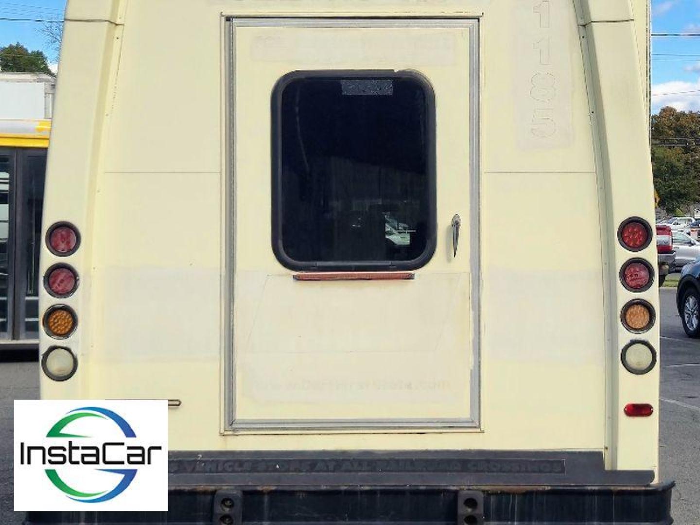 2011 Oxford White /Medium Flint Ford E-450 Super Duty Base (1FDFE4FS4BD) with an V10, 6.8L (415 CID) engine, 5-speed automatic transmission, located at 6520 E. Independence Blvd., Charlotte, NC, 28212, 35.146019, -80.723465 - <b>Equipment</b><br>Maintaining a stable interior temperature in the vehicle is easy with the climate control system. Enjoy the incredible handling with the rear wheel drive on the Ford E-450 Super Duty. This model has a V10, 6.8L (415 CID) high output engine. This unit embodies class and sophistica - Photo#7