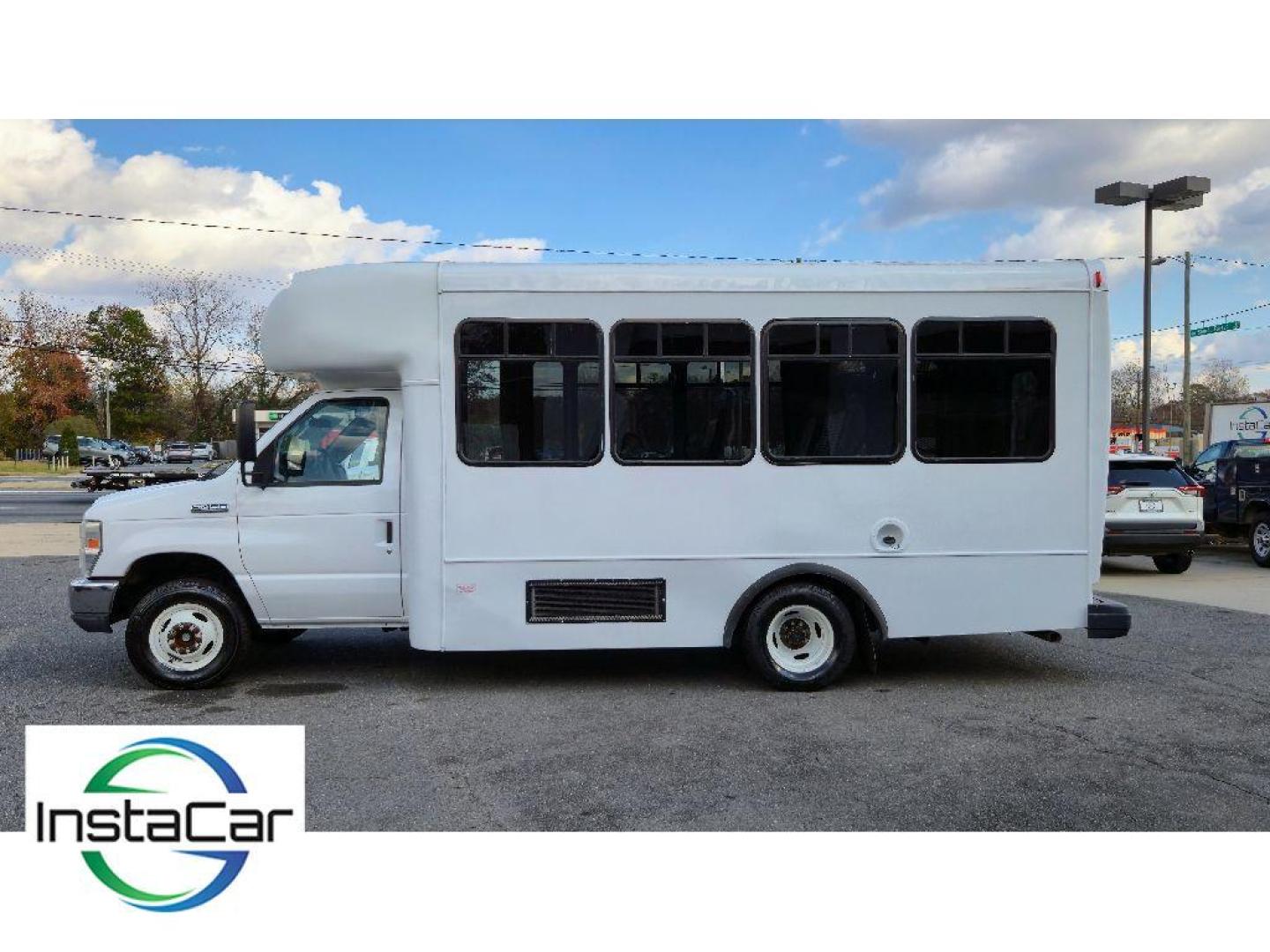 2014 Oxford White /Medium Flint Ford E-450 Super Duty Base (1FDFE4FS4ED) with an V10, 6.8L (415 CID) engine, 5-speed automatic transmission, located at 6520 E. Independence Blvd., Charlotte, NC, 28212, 35.146019, -80.723465 - <b>Equipment</b><br>Enjoy the incredible handling with the rear wheel drive on this unit. This unit shines with clean polished lines coated with an elegant white finish. The Ford E-450 Super Duty has a V10, 6.8L (415 CID) high output engine. Maintaining a stable interior temperature in this Ford E-4 - Photo#1