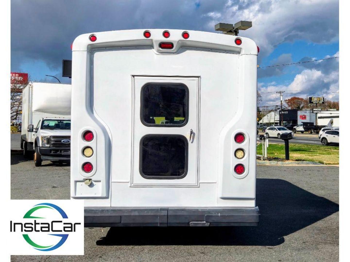 2014 Oxford White /Medium Flint Ford E-450 Super Duty Base (1FDFE4FS4ED) with an V10, 6.8L (415 CID) engine, 5-speed automatic transmission, located at 6520 E. Independence Blvd., Charlotte, NC, 28212, 35.146019, -80.723465 - <b>Equipment</b><br>Enjoy the incredible handling with the rear wheel drive on this unit. This unit shines with clean polished lines coated with an elegant white finish. The Ford E-450 Super Duty has a V10, 6.8L (415 CID) high output engine. Maintaining a stable interior temperature in this Ford E-4 - Photo#6