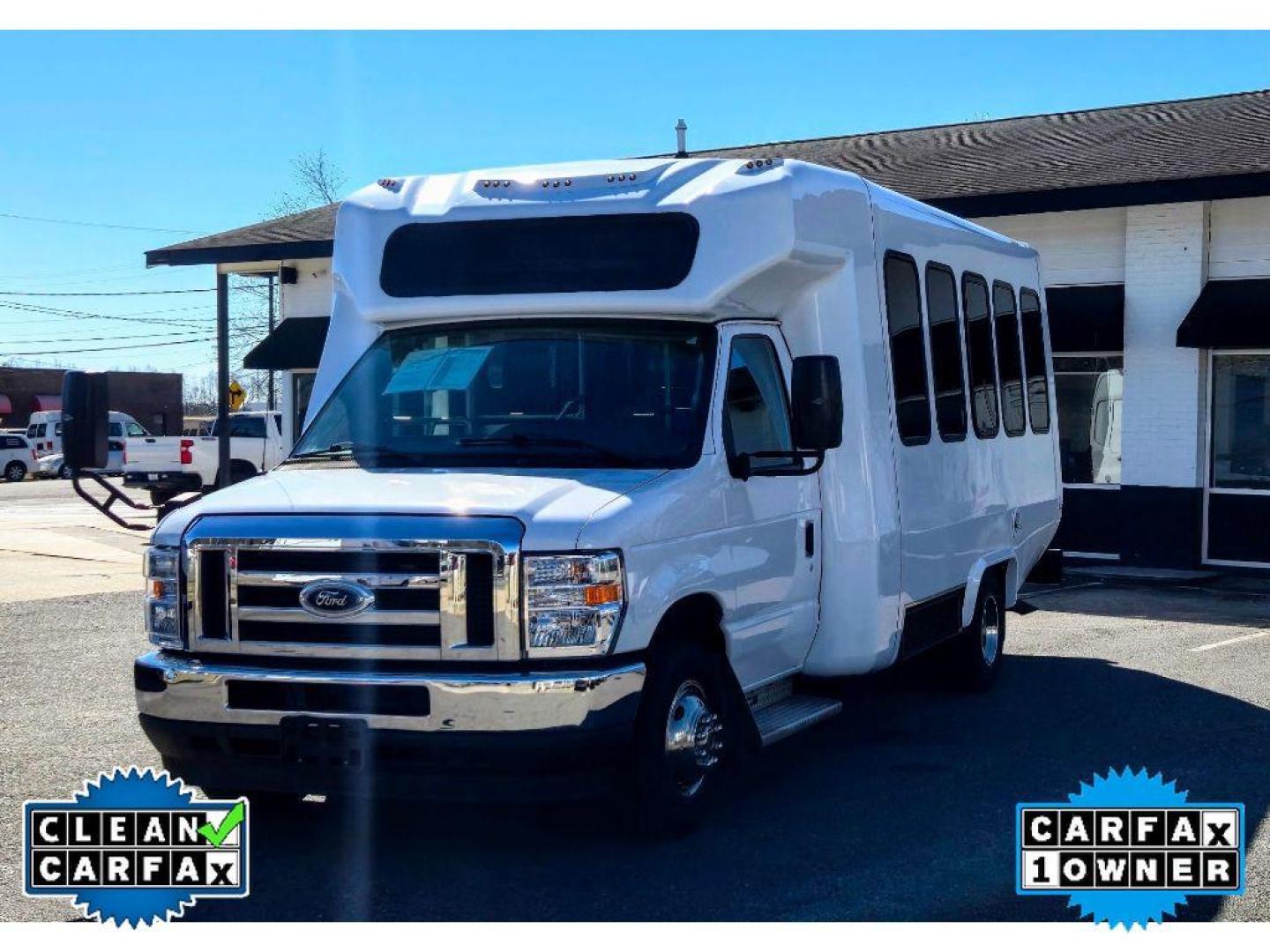 2021 Oxford White /Medium Flint Ford Econoline Base (1FDEE3FNXMD) with an V8, 7.3L engine, 6-speed automatic transmission, located at 6520 E. Independence Blvd., Charlotte, NC, 28212, 35.146019, -80.723465 - <b>Equipment</b><br>Good News! This certified CARFAX 1-owner vehicle has only had one owner before you. Bluetooth technology is built into this vehicle, keeping your hands on the steering wheel and your focus on the road. Our dealership has already run the CARFAX report and it is clean. A clean CAR - Photo#1