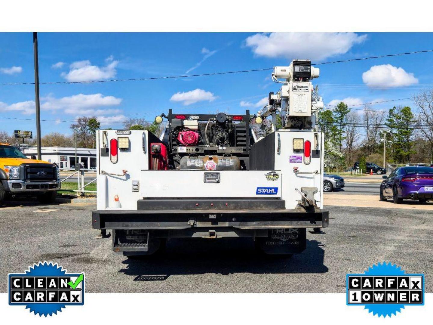 2021 Summit White /Jet Black Chevrolet Silverado Work Truck (1GB4YSE75MF) with an V8, 6.6L engine, 6-speed automatic transmission, located at 6520 E. Independence Blvd., Charlotte, NC, 28212, 35.146019, -80.723465 - <b>Equipment</b><br>This model offers Android Auto for seamless smartphone integration. This vehicle is a certified CARFAX 1-owner. See what's behind you with the back up camera on this 2021 Chevrolet Silverado 3500. with XM/Sirus Satellite Radio you are no longer restricted by poor quality local r - Photo#8