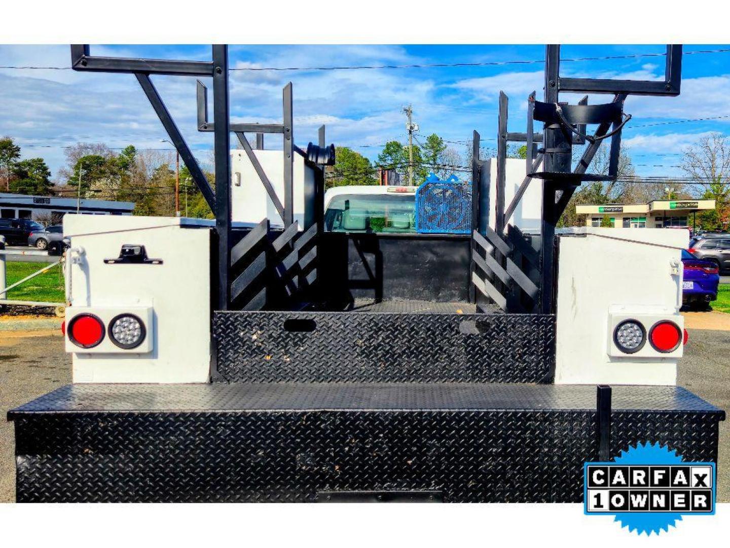 2012 Oxford White /Steel Ford F-550 XL (1FDUF5GY9CE) with an V10, 6.8L engine, 5-speed automatic transmission, located at 6520 E. Independence Blvd., Charlotte, NC, 28212, 35.146019, -80.723465 - <b>Equipment</b><br>Good News! This certified CARFAX 1-owner vehicle has only had one owner before you. The vehicle has a V10, 6.8L high output engine. Enjoy the incredible handling with the rear wheel drive on this 2 ton pickup. This model embodies class and sophistication with its refined white ex - Photo#10